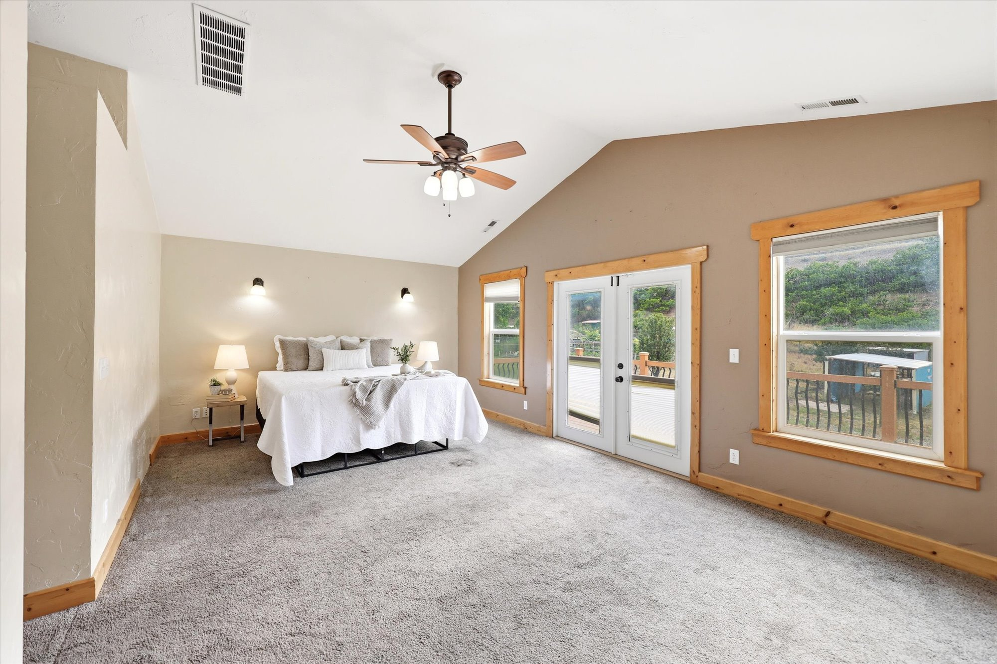 87 N LOAFER CANYON RD