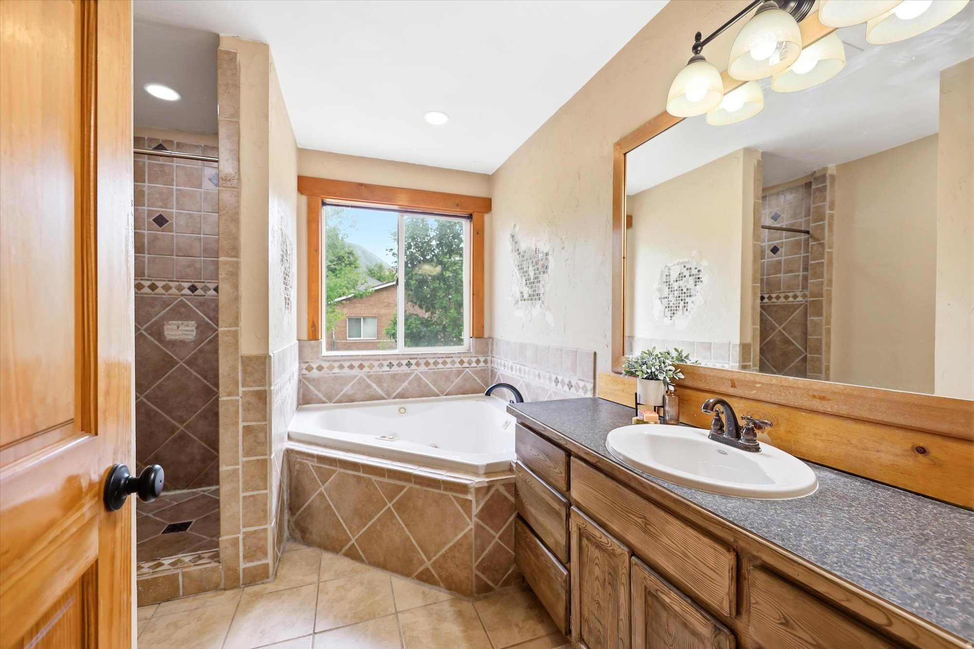87 N LOAFER CANYON RD