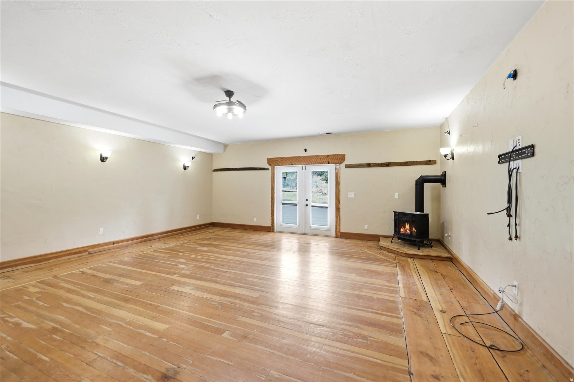 87 N LOAFER CANYON RD