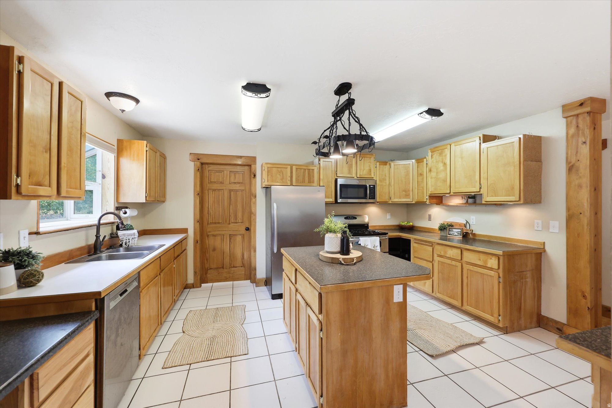 87 N LOAFER CANYON RD