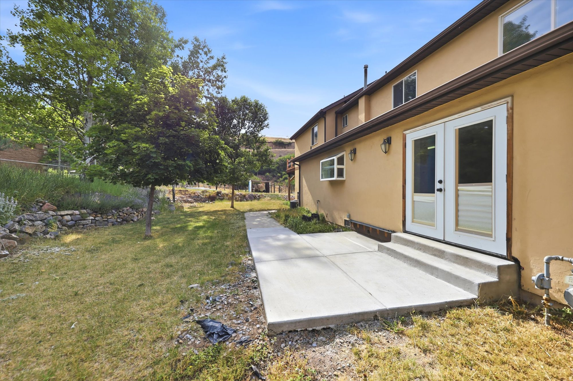 87 N LOAFER CANYON RD