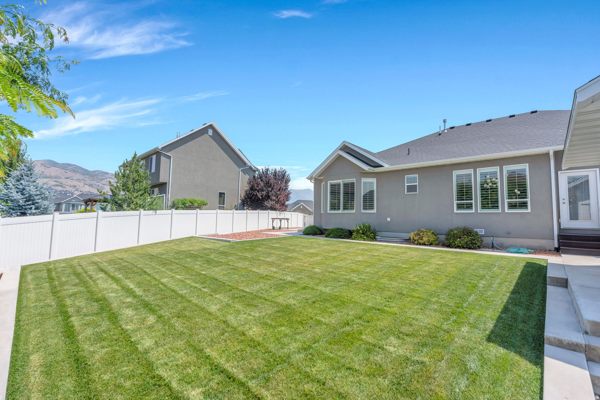 3271 N 280 W