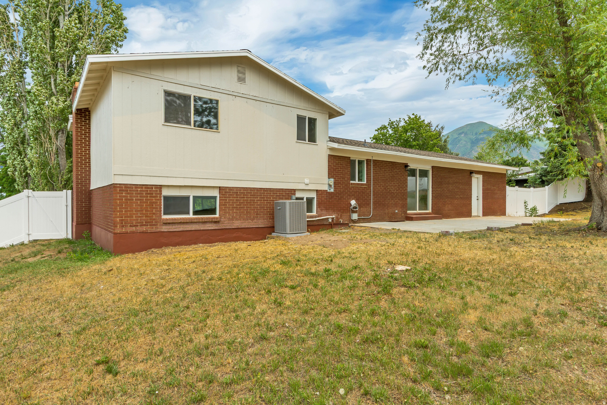 62 S CLARK LN