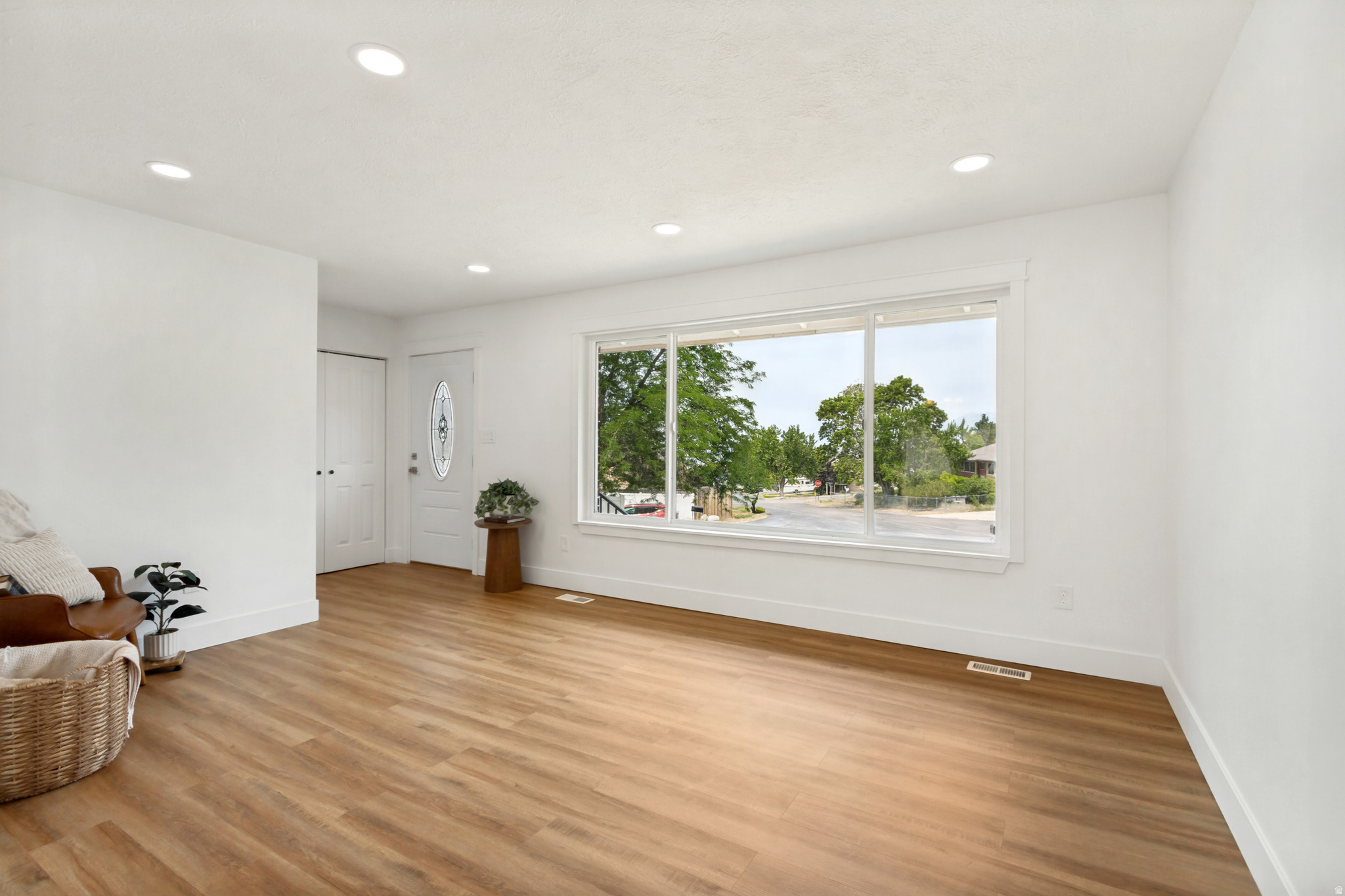 62 S CLARK LN