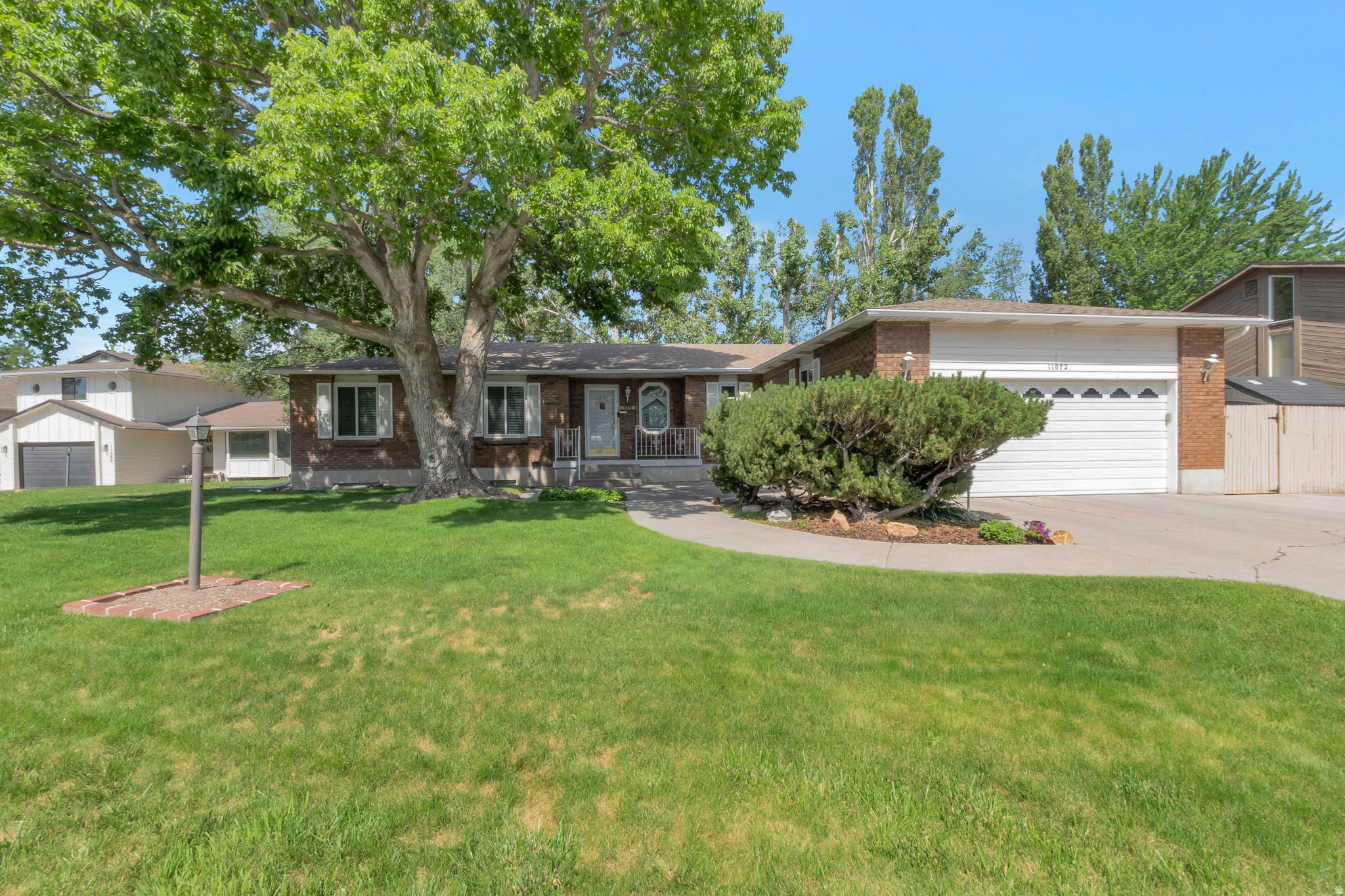 11072 S WINDY PEAK RIDGE DR #32