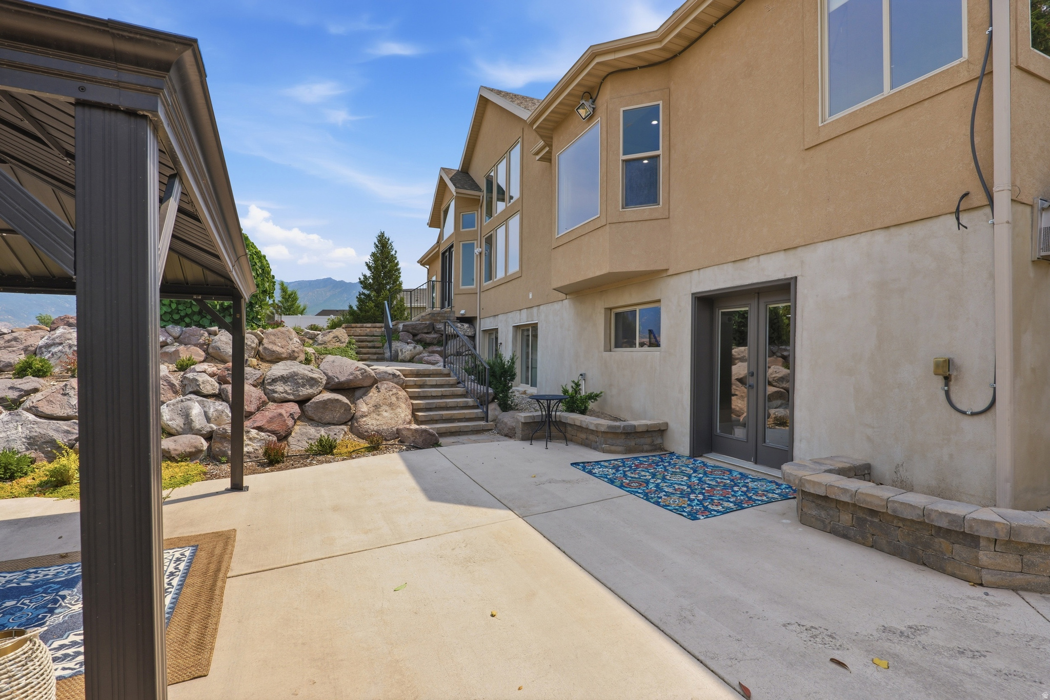 6748 W CANTERBURY DR