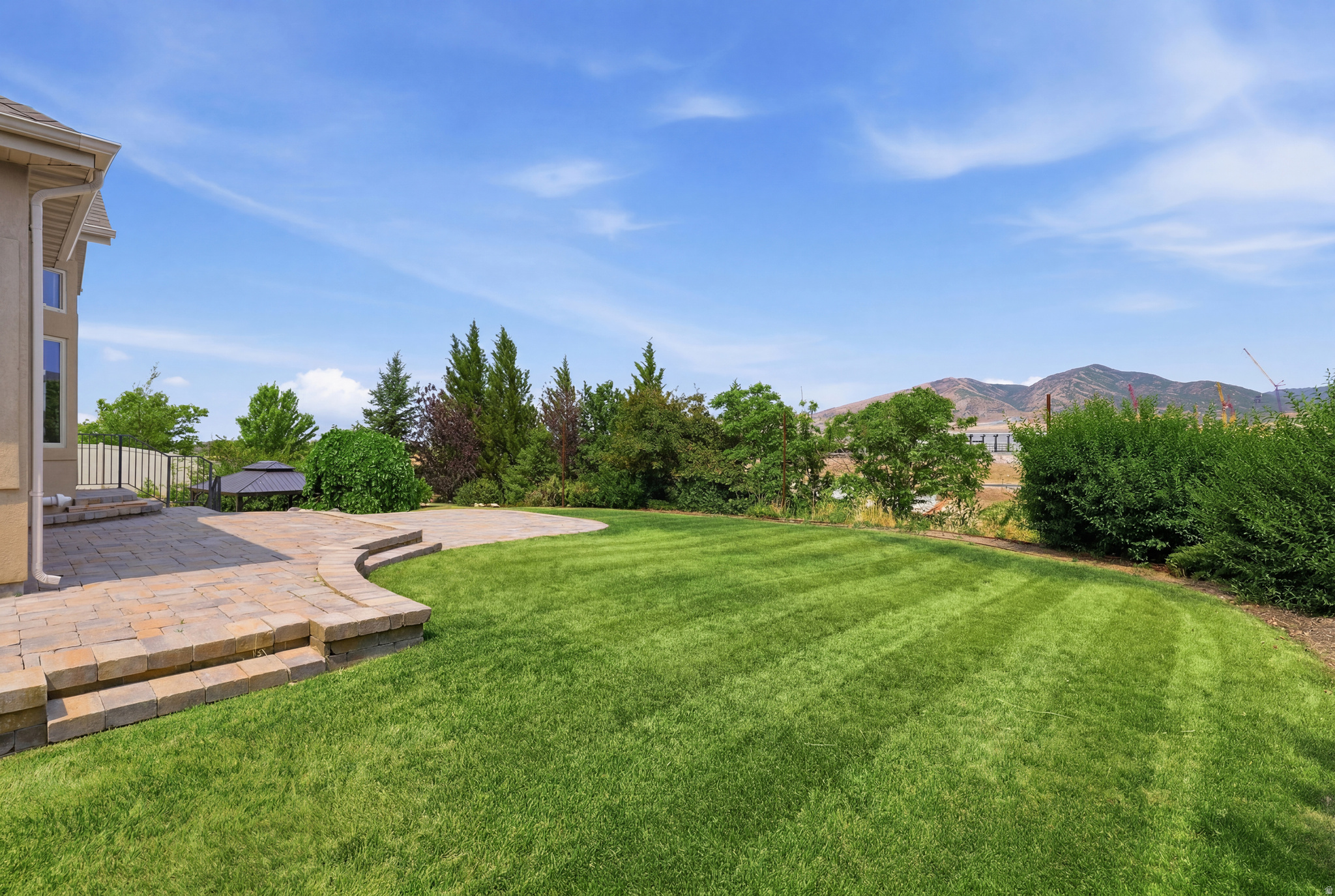 6748 W CANTERBURY DR