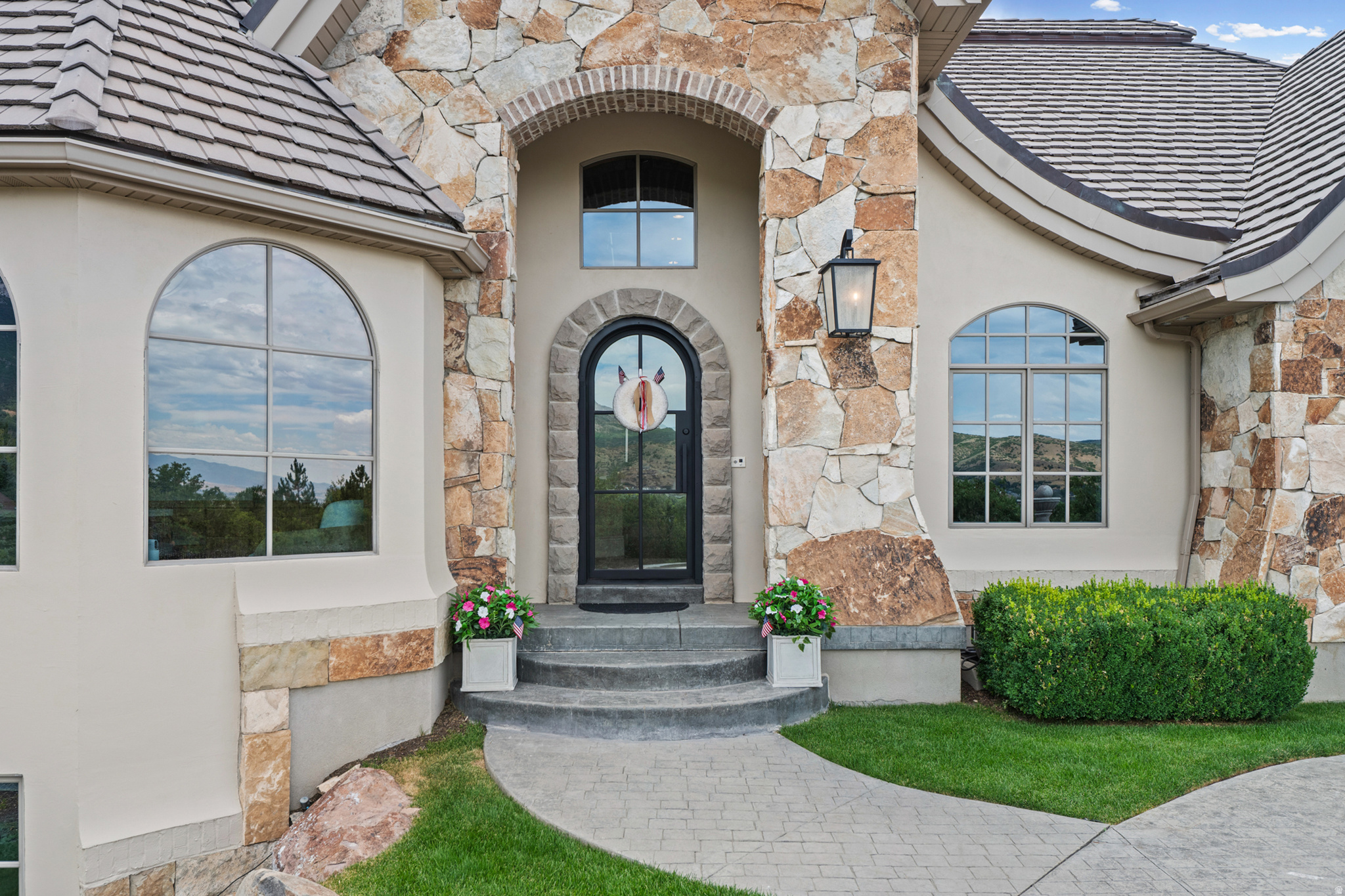 1454 E BALD MOUNTAIN CIR