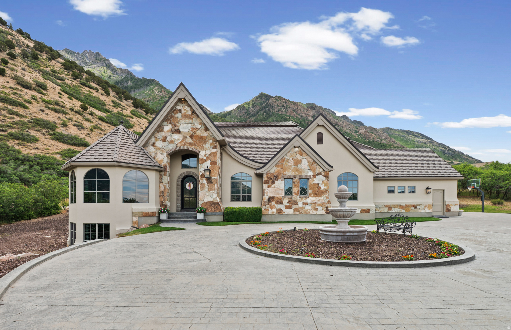 1454 E BALD MOUNTAIN CIR