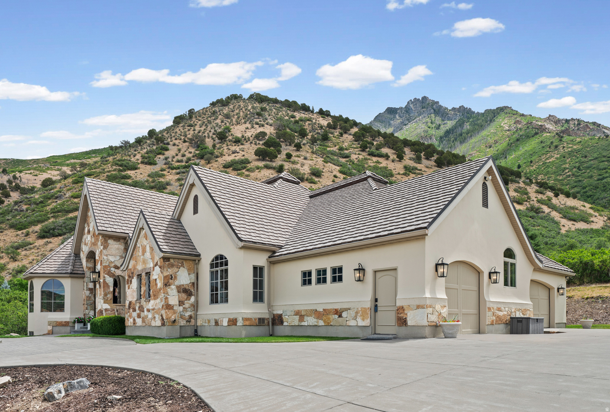 1454 E BALD MOUNTAIN CIR