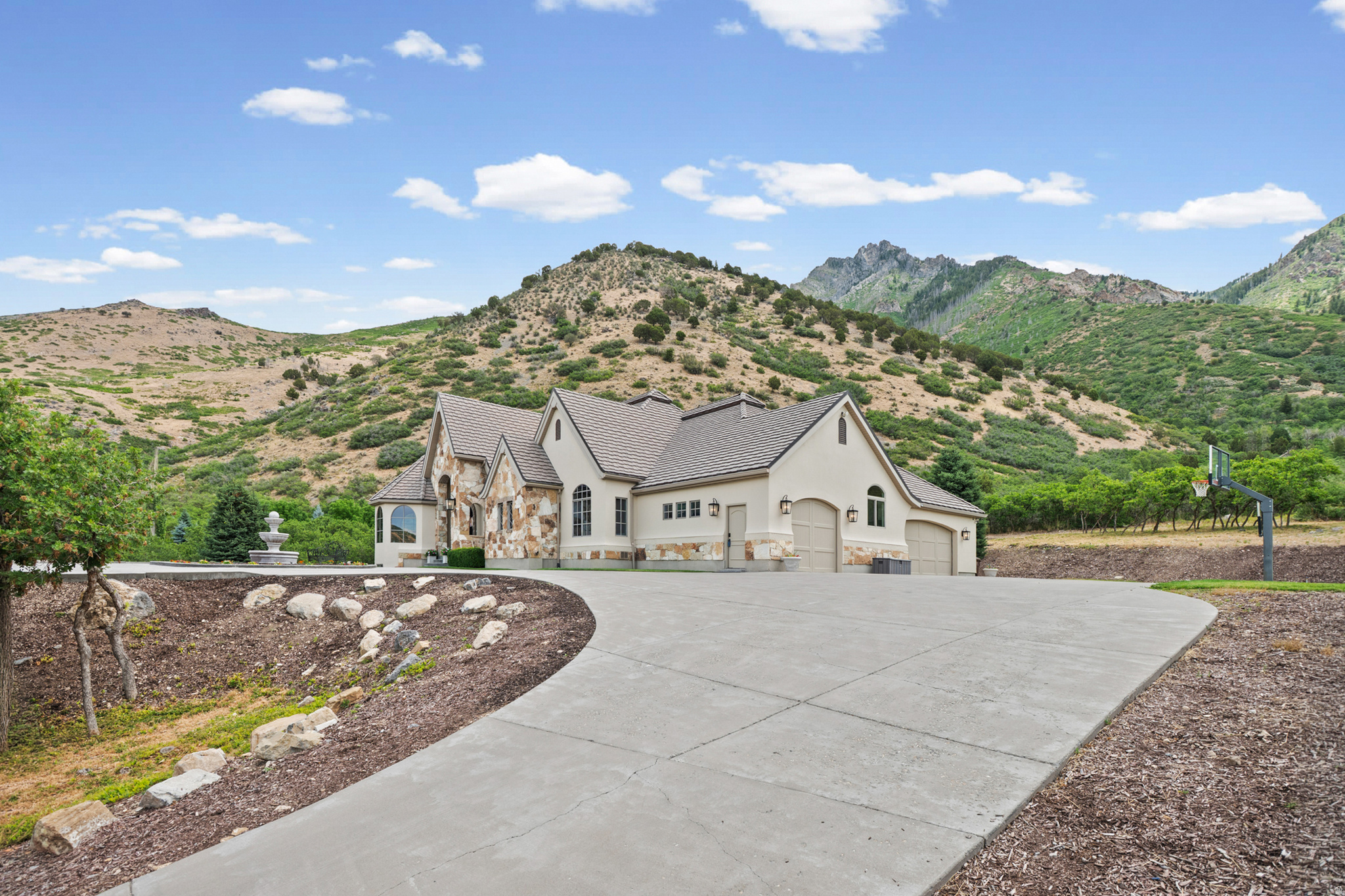 1454 E BALD MOUNTAIN CIR