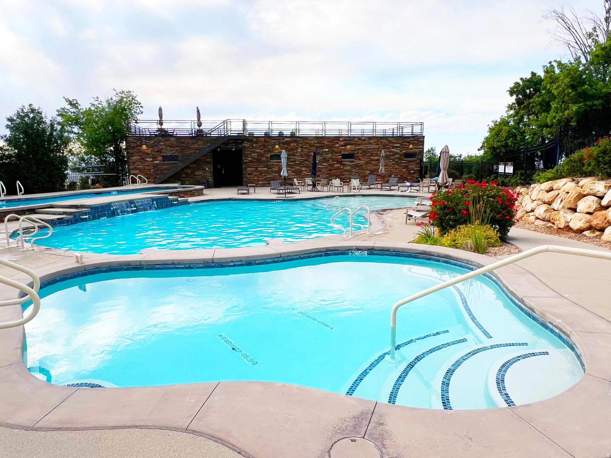 718 S NEBO CIR