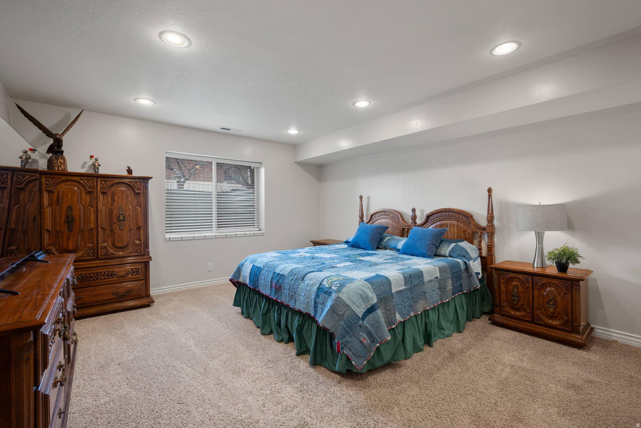 3957 W HONEY LOCUST LN
