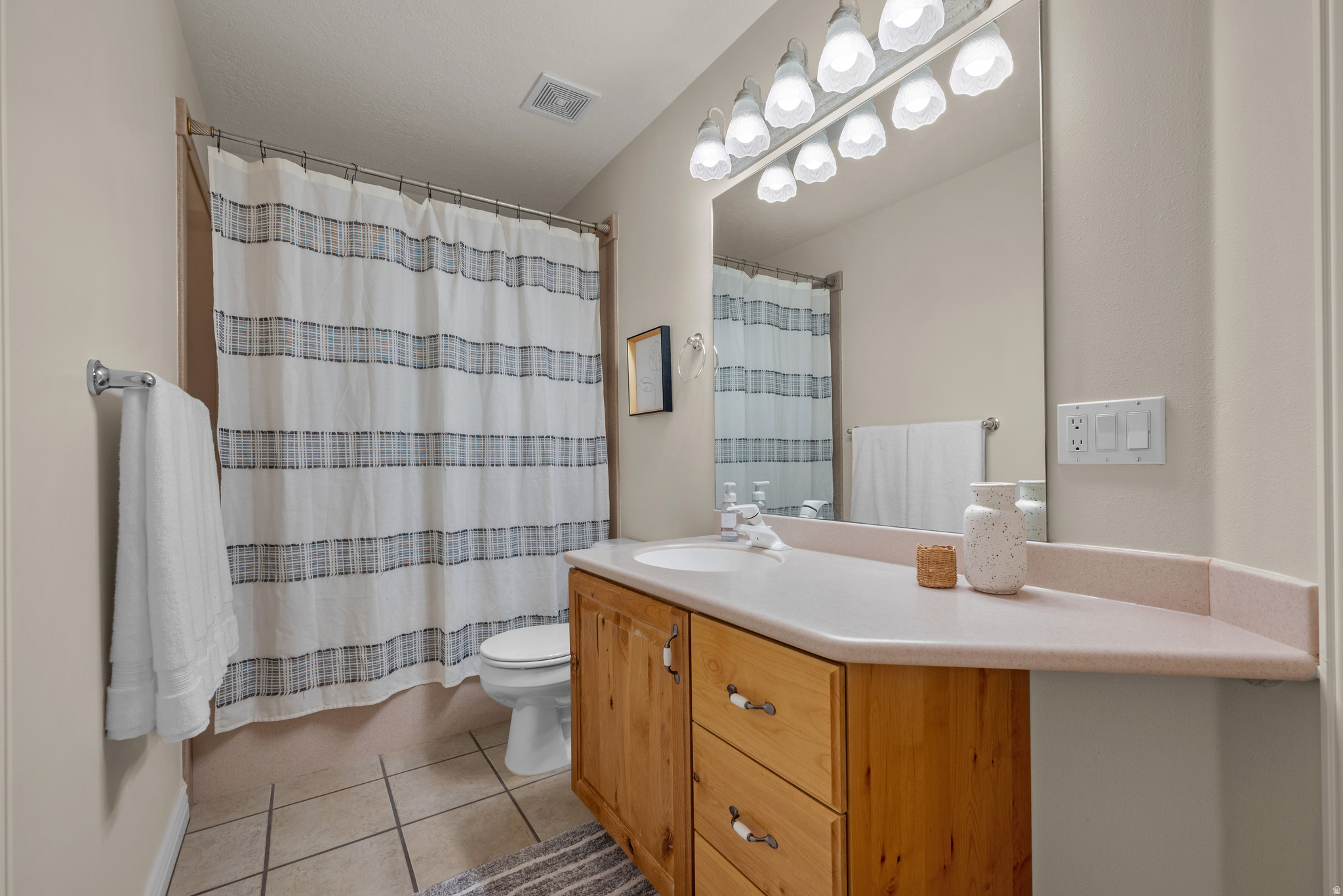 3957 W HONEY LOCUST LN
