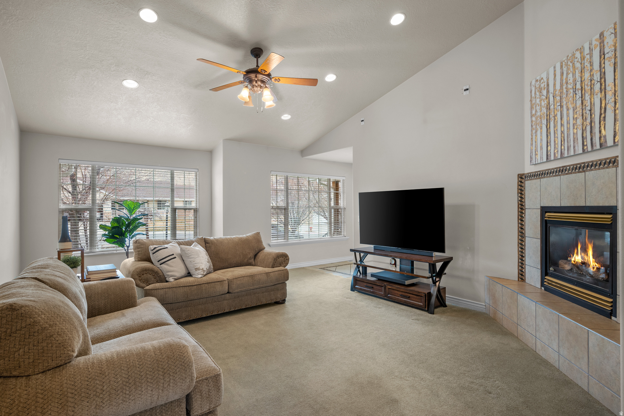 3957 W HONEY LOCUST LN
