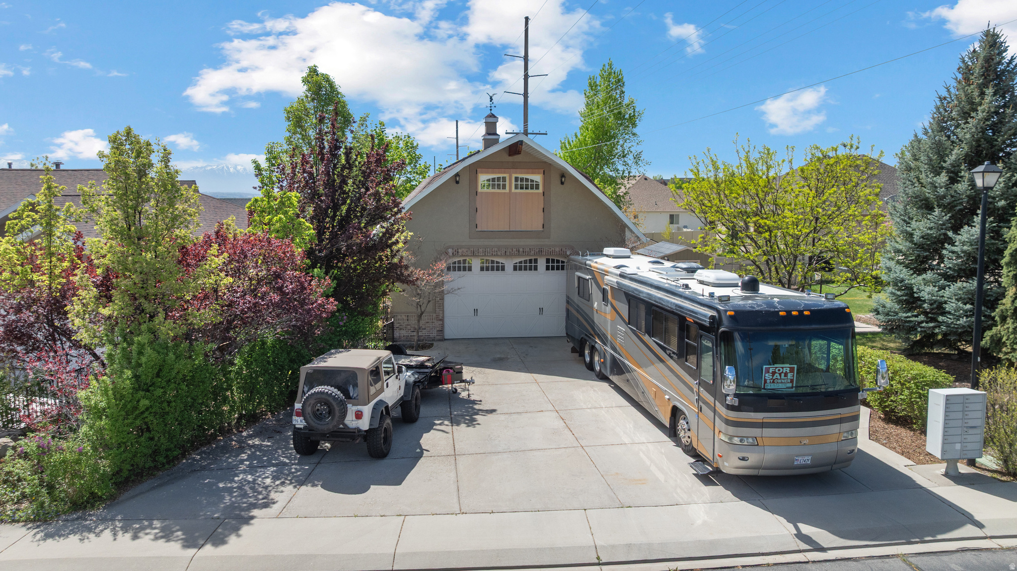 3957 W HONEY LOCUST LN