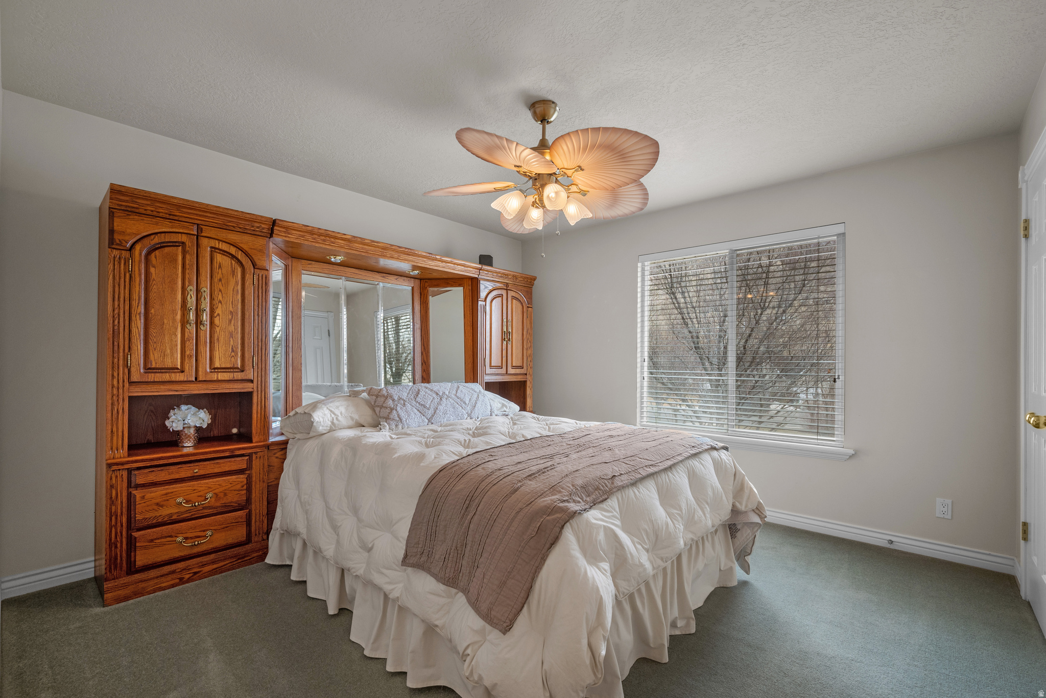 3957 W HONEY LOCUST LN