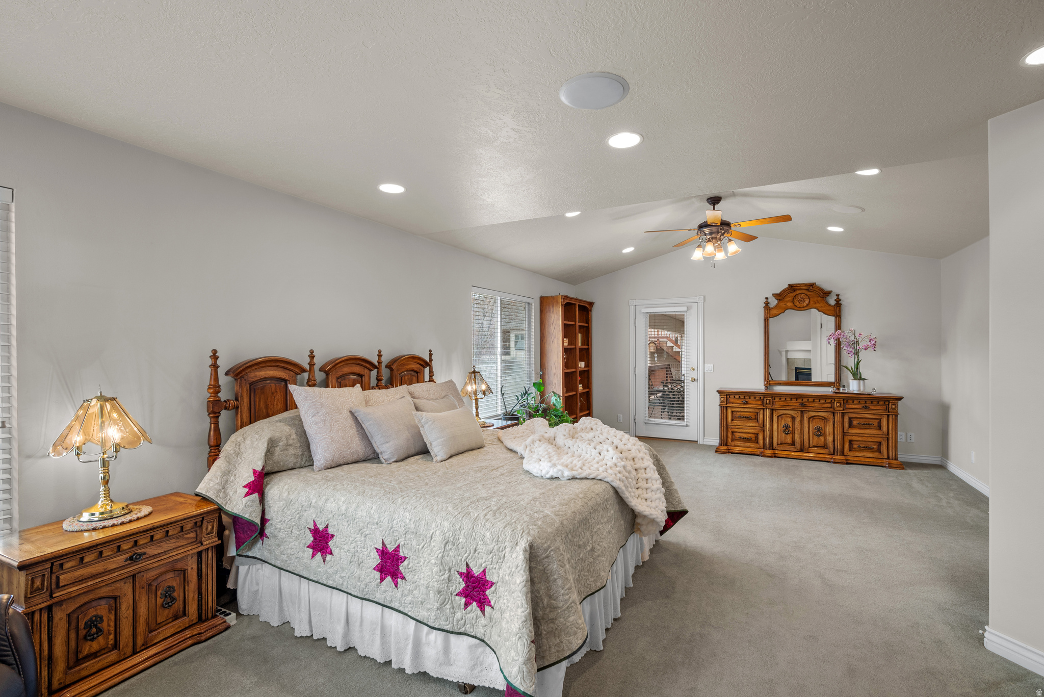 3957 W HONEY LOCUST LN