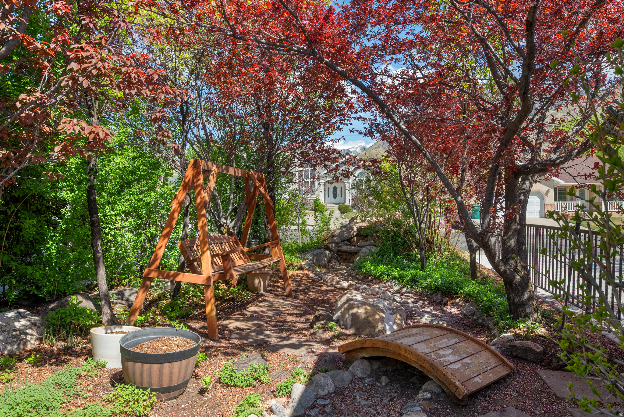 3957 W HONEY LOCUST LN