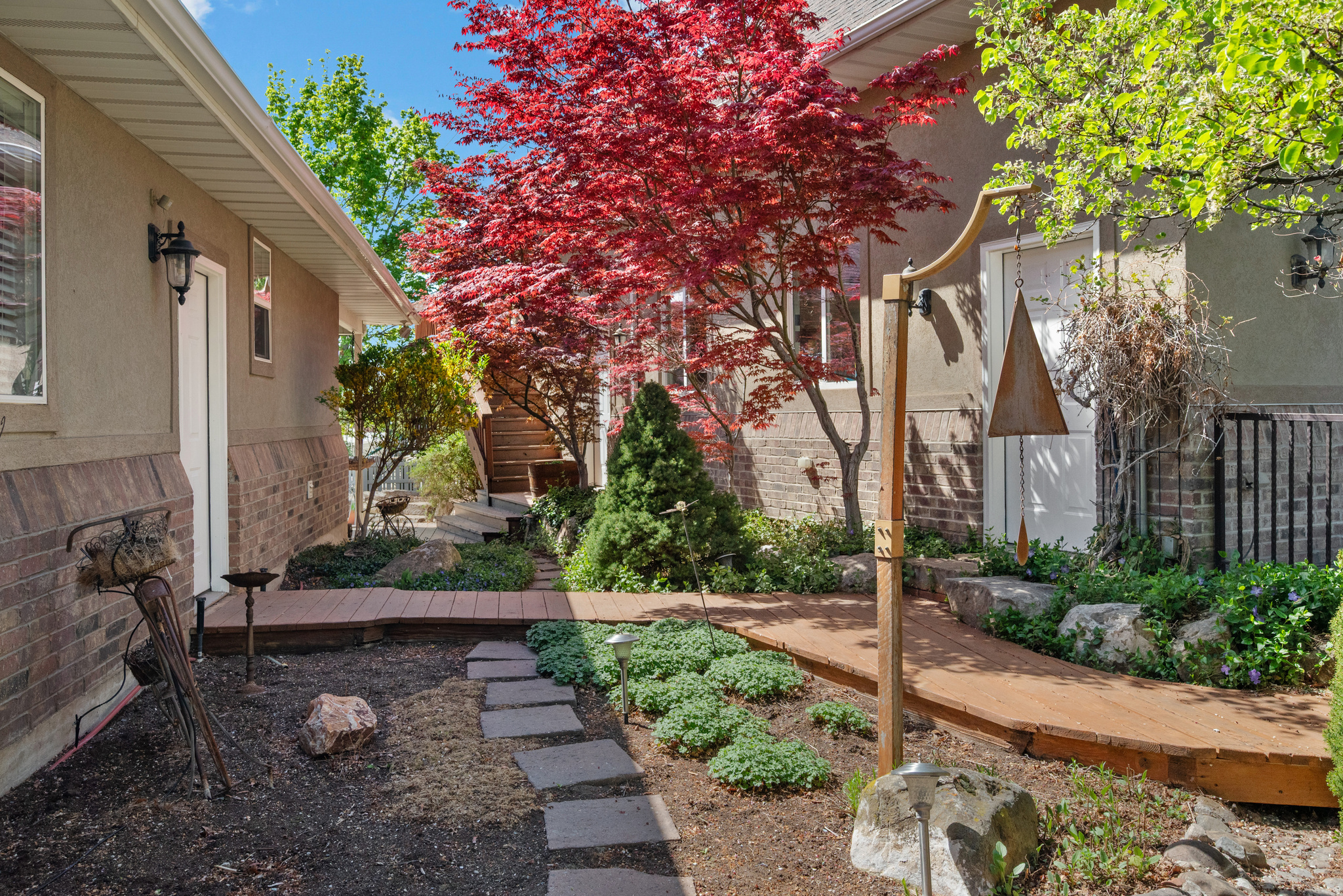 3957 W HONEY LOCUST LN