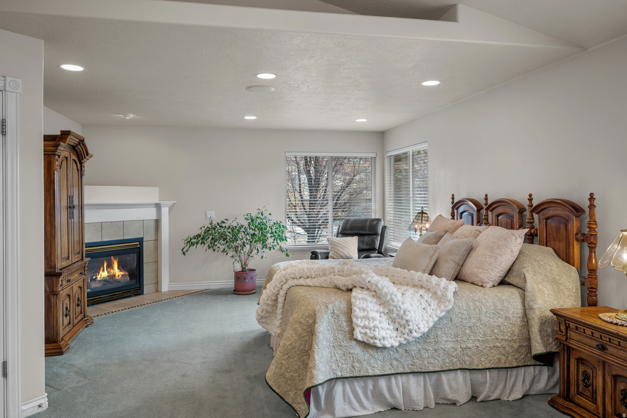 3957 W HONEY LOCUST LN