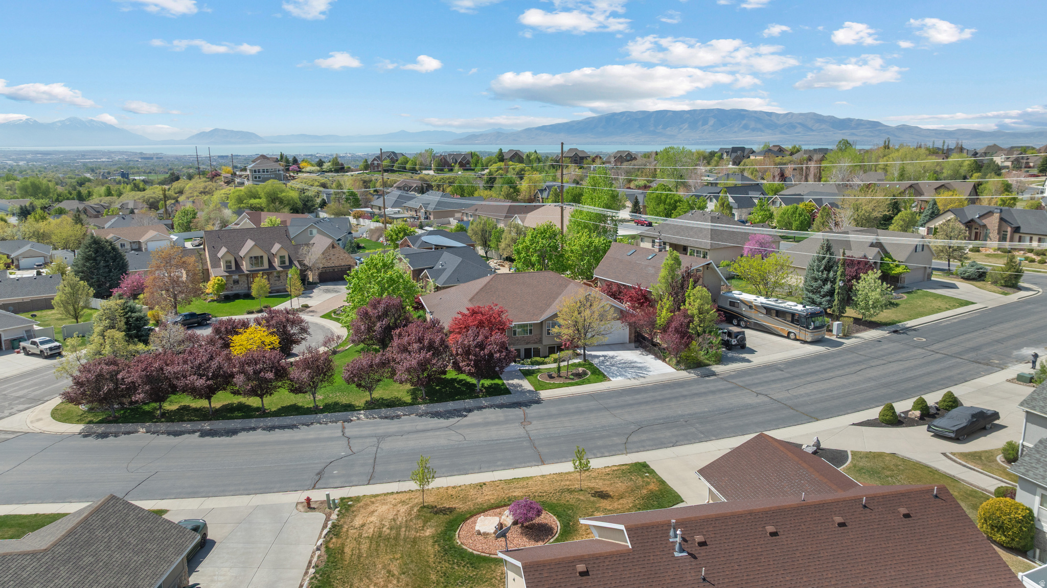 3957 W HONEY LOCUST LN
