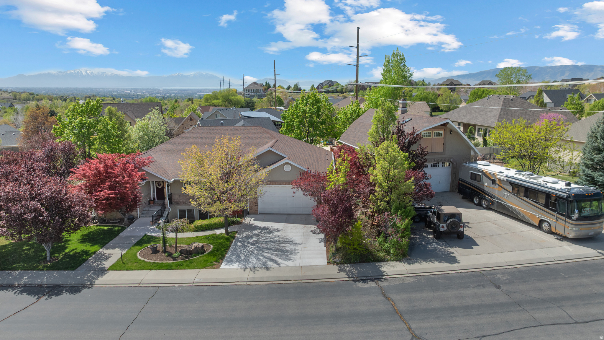 3957 W HONEY LOCUST LN
