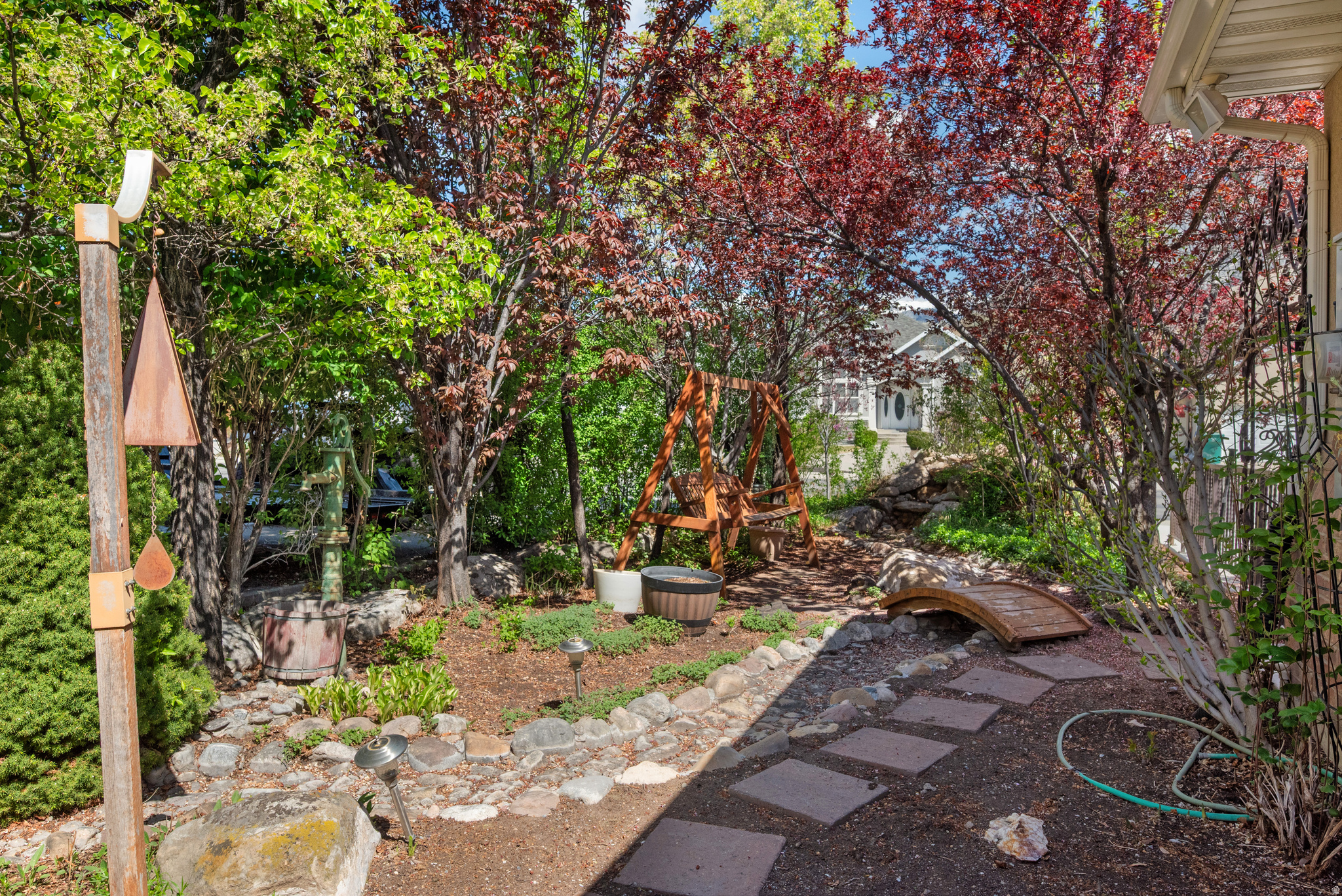 3957 W HONEY LOCUST LN