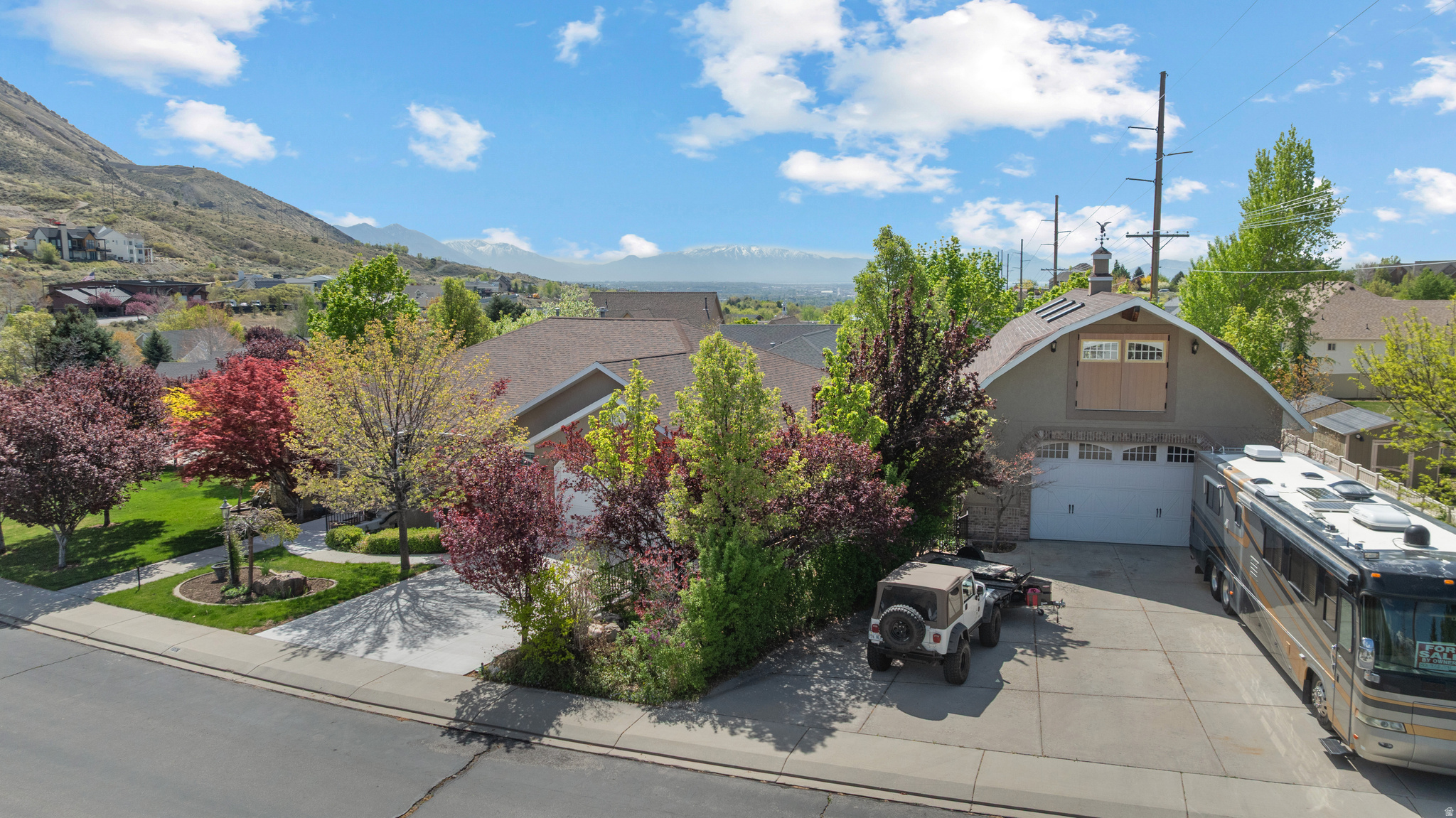 3957 W HONEY LOCUST LN