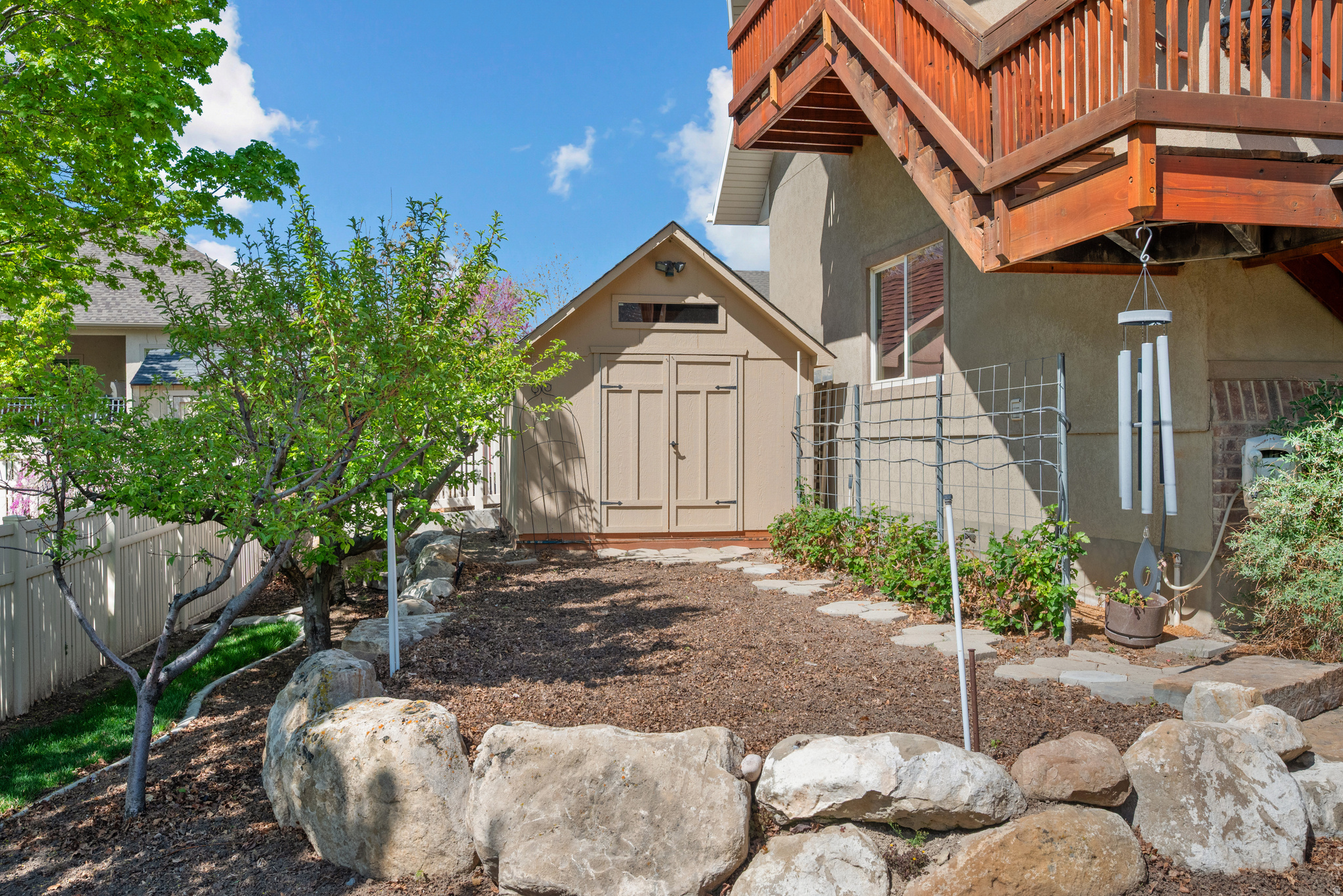 3957 W HONEY LOCUST LN