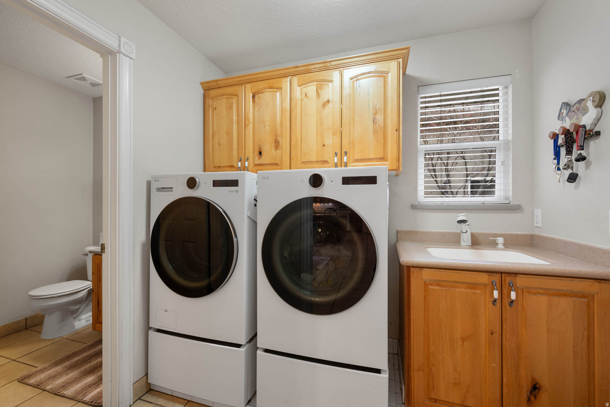 3957 W HONEY LOCUST LN