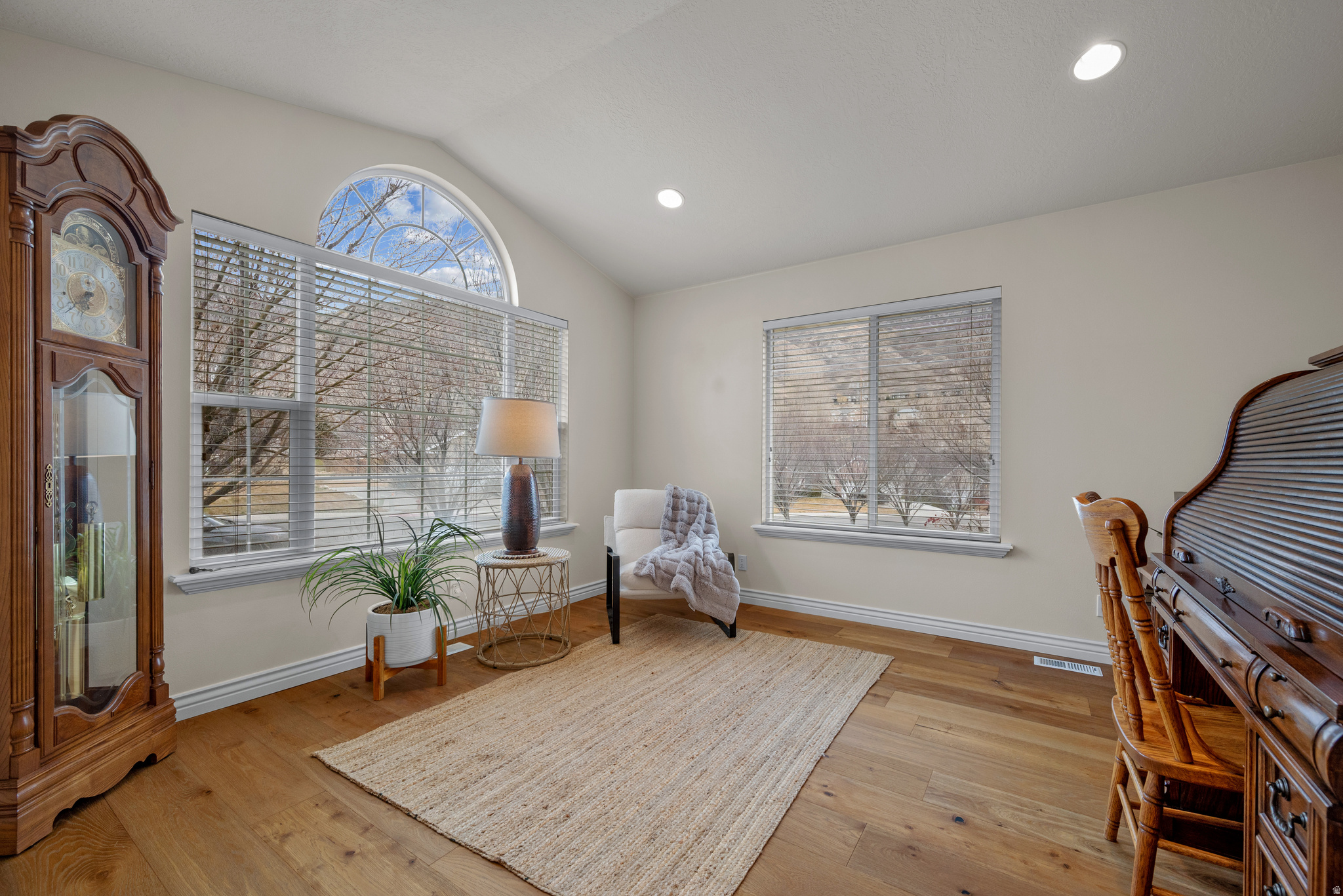 3957 W HONEY LOCUST LN