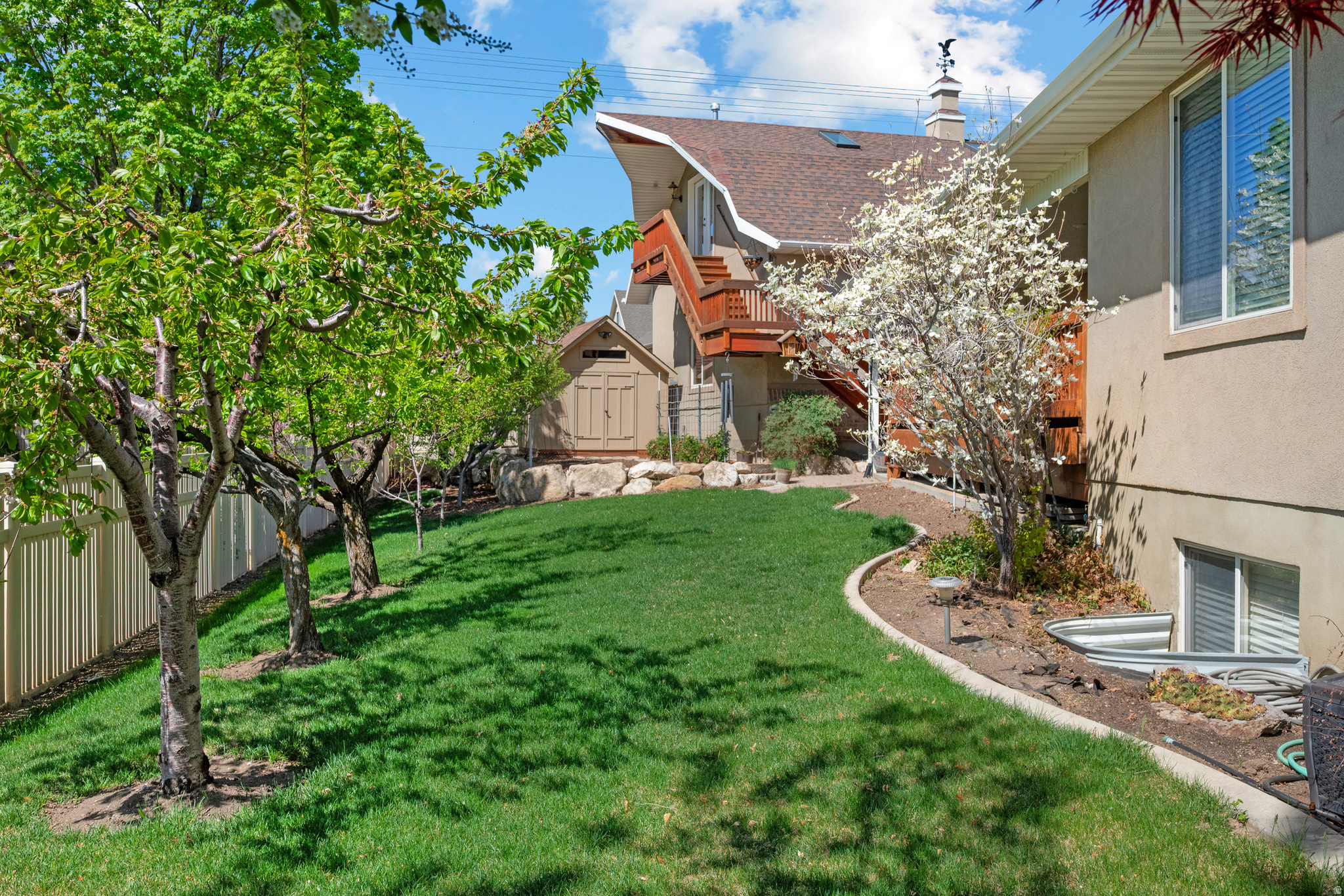 3957 W HONEY LOCUST LN