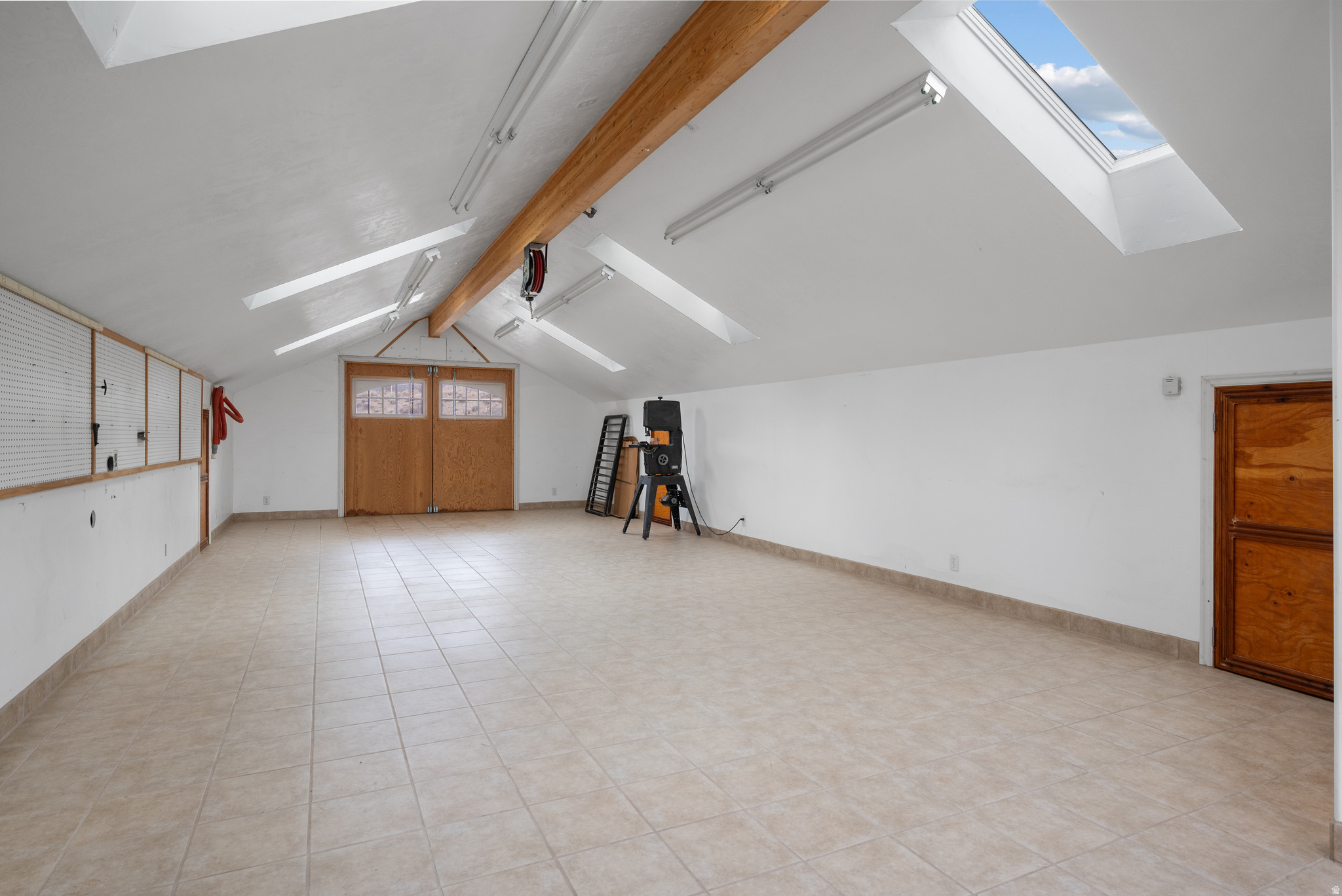 3957 W HONEY LOCUST LN