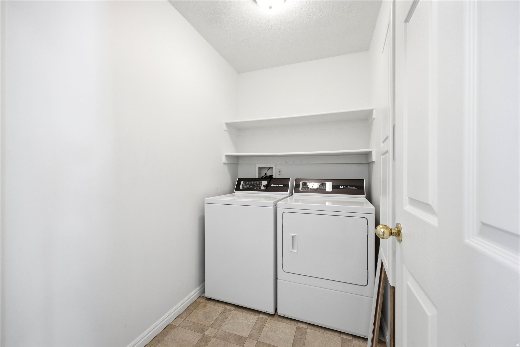 103 E SETTLER RD