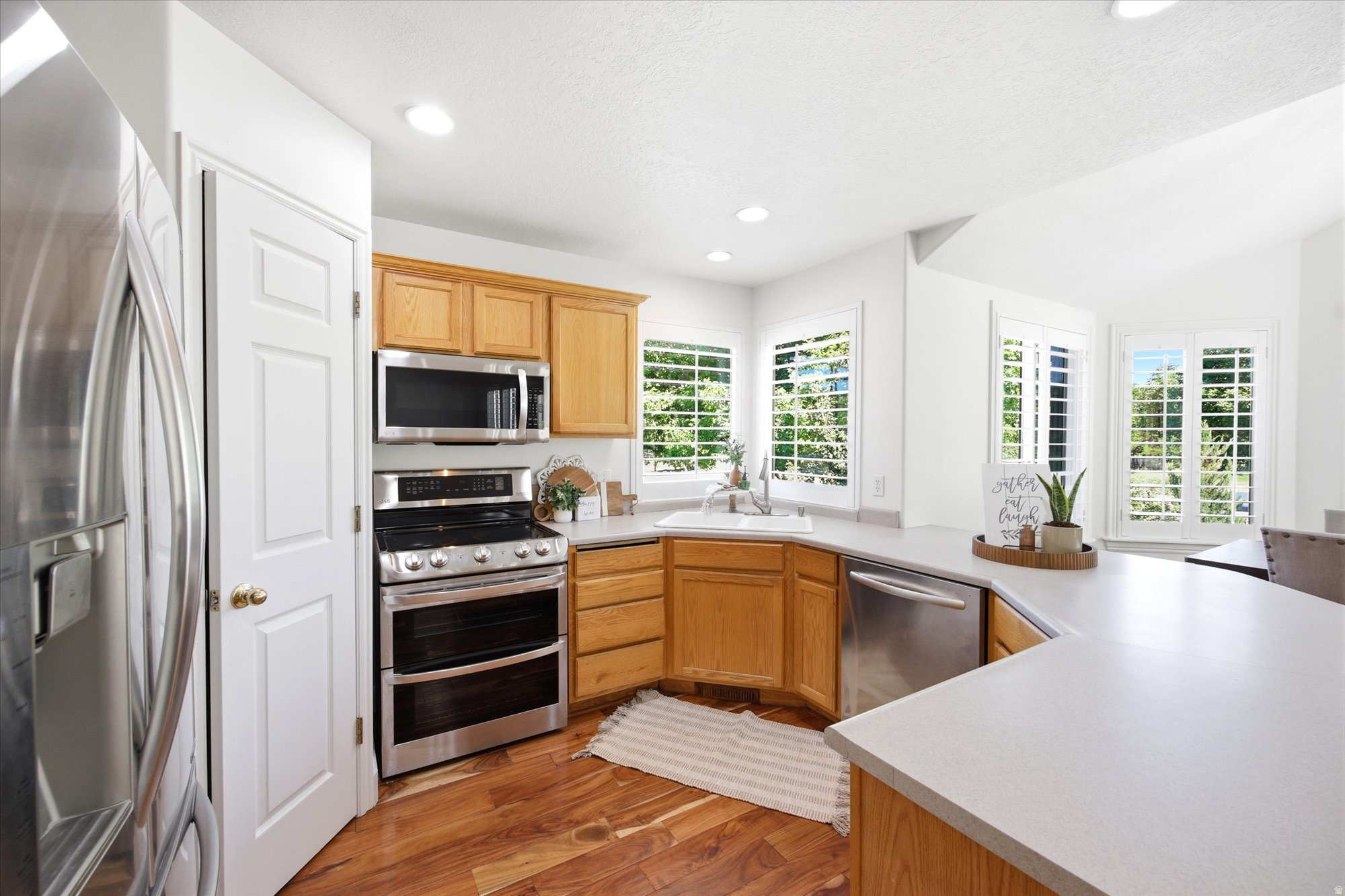 103 E SETTLER RD