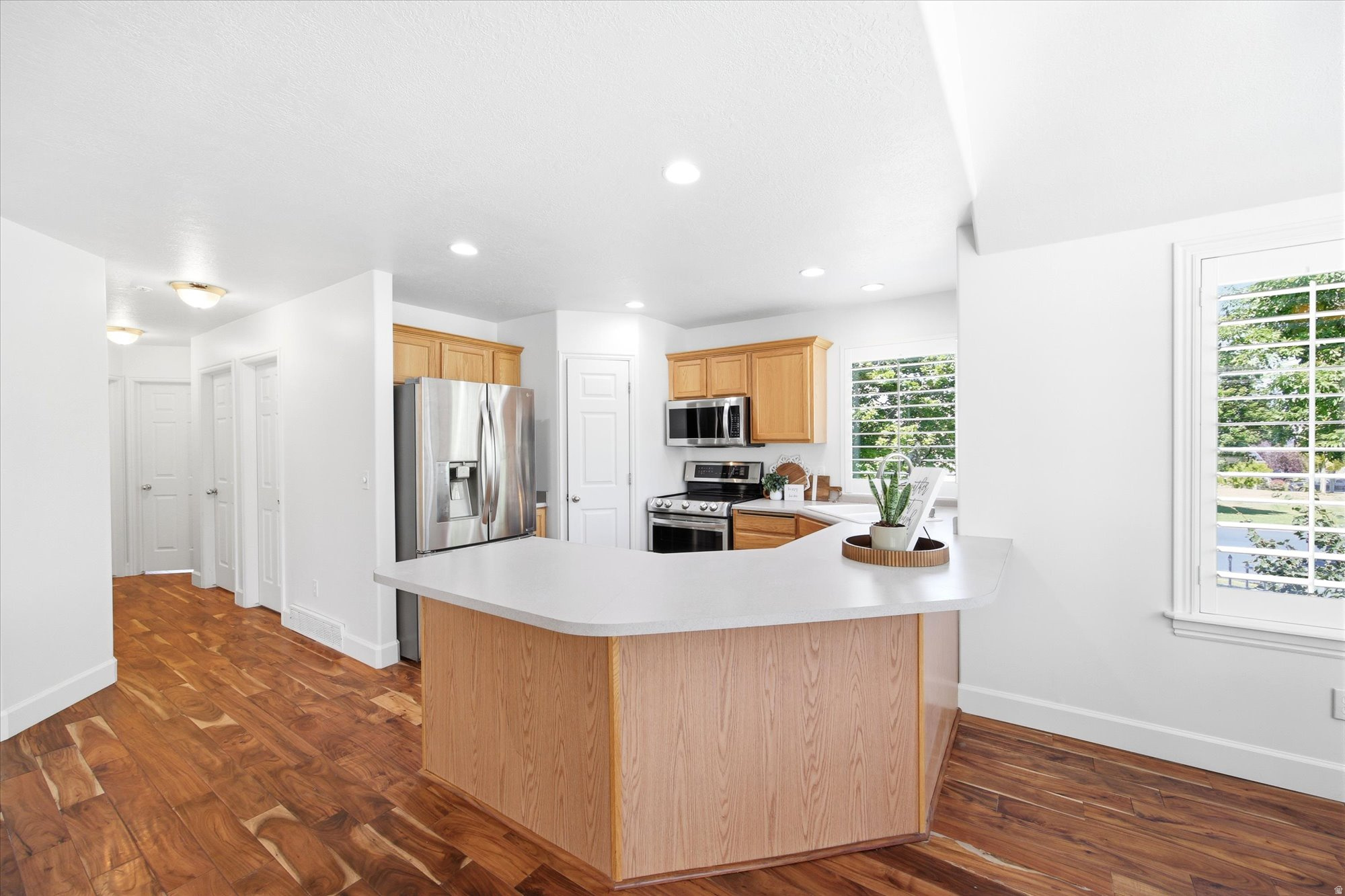 103 E SETTLER RD