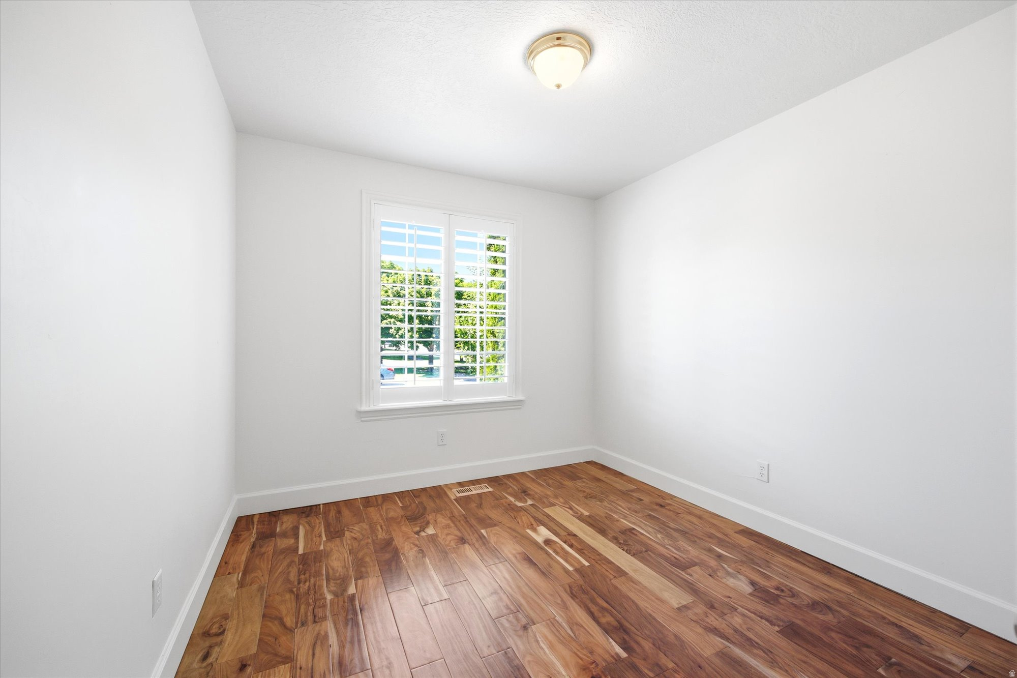 103 E SETTLER RD