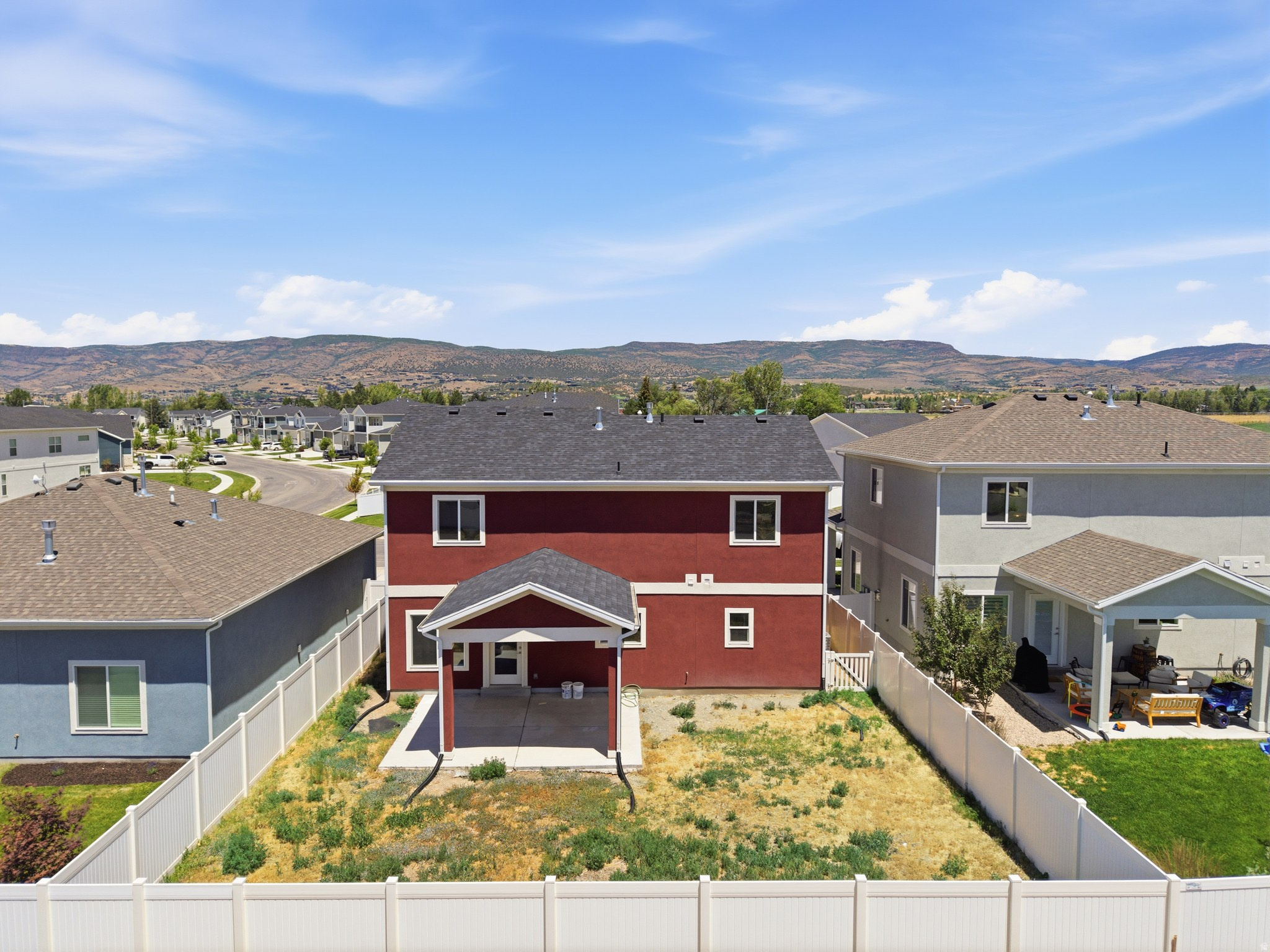 1158 E TUCKER LN
