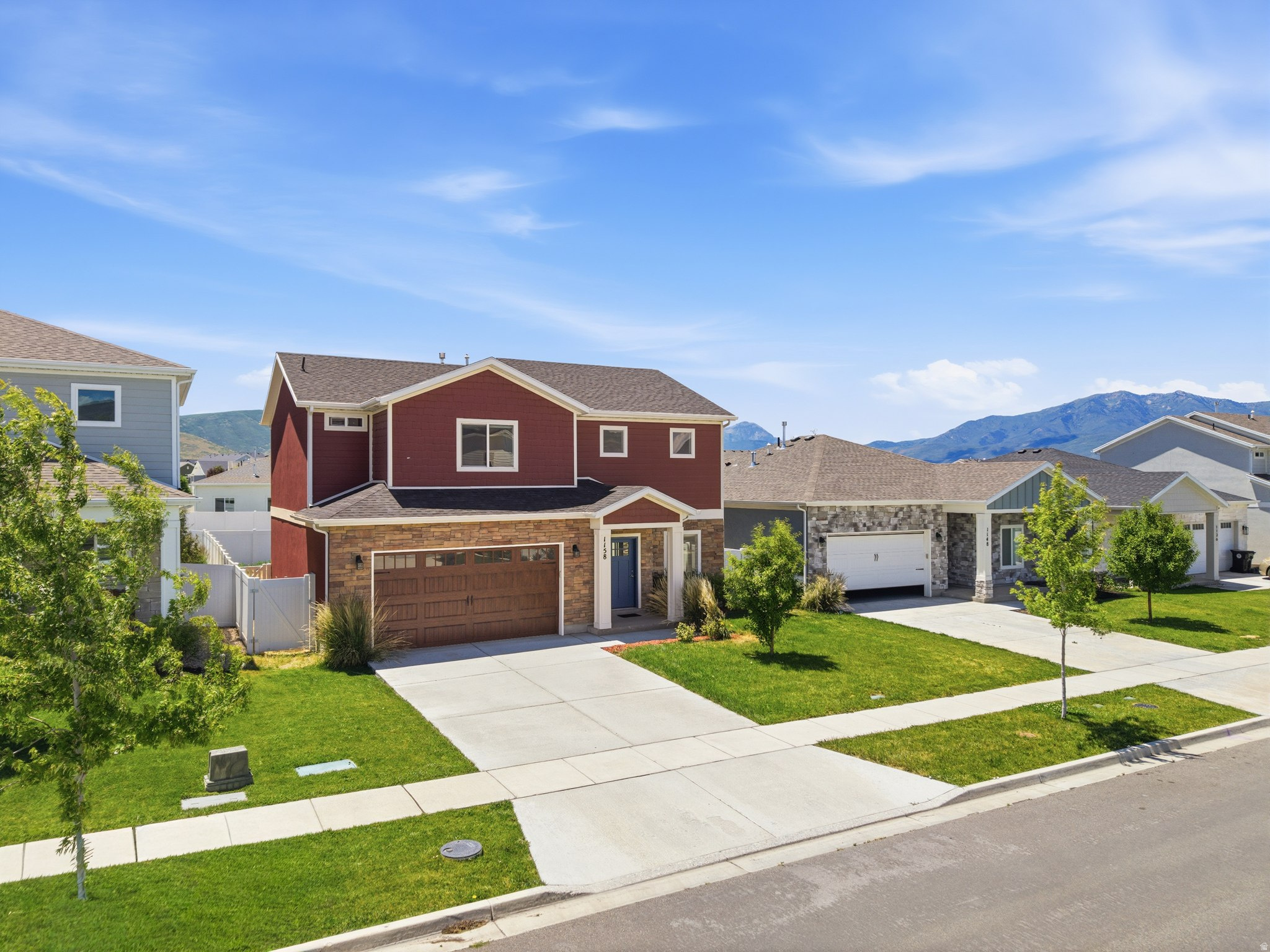 1158 E TUCKER LN