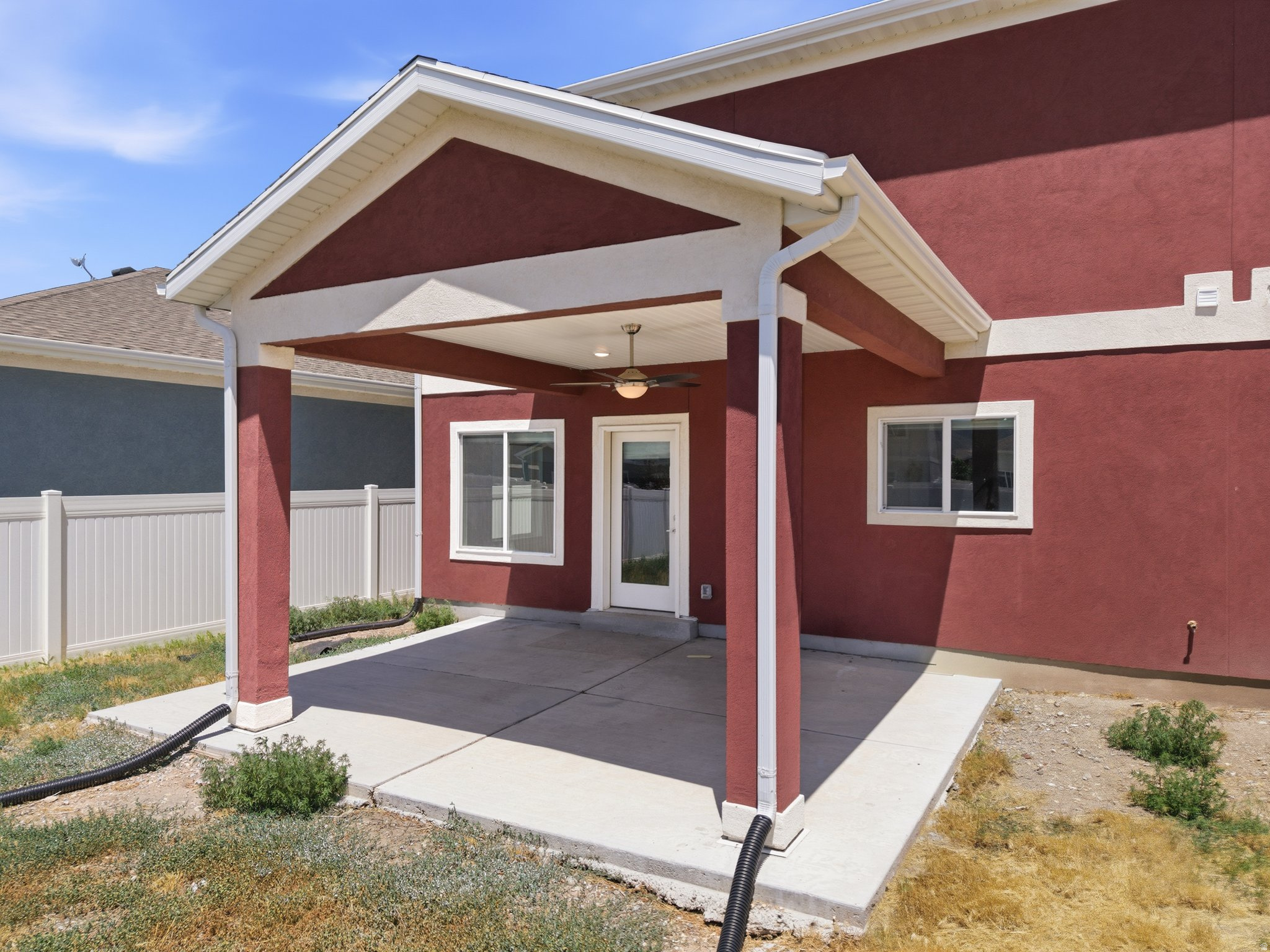 1158 E TUCKER LN