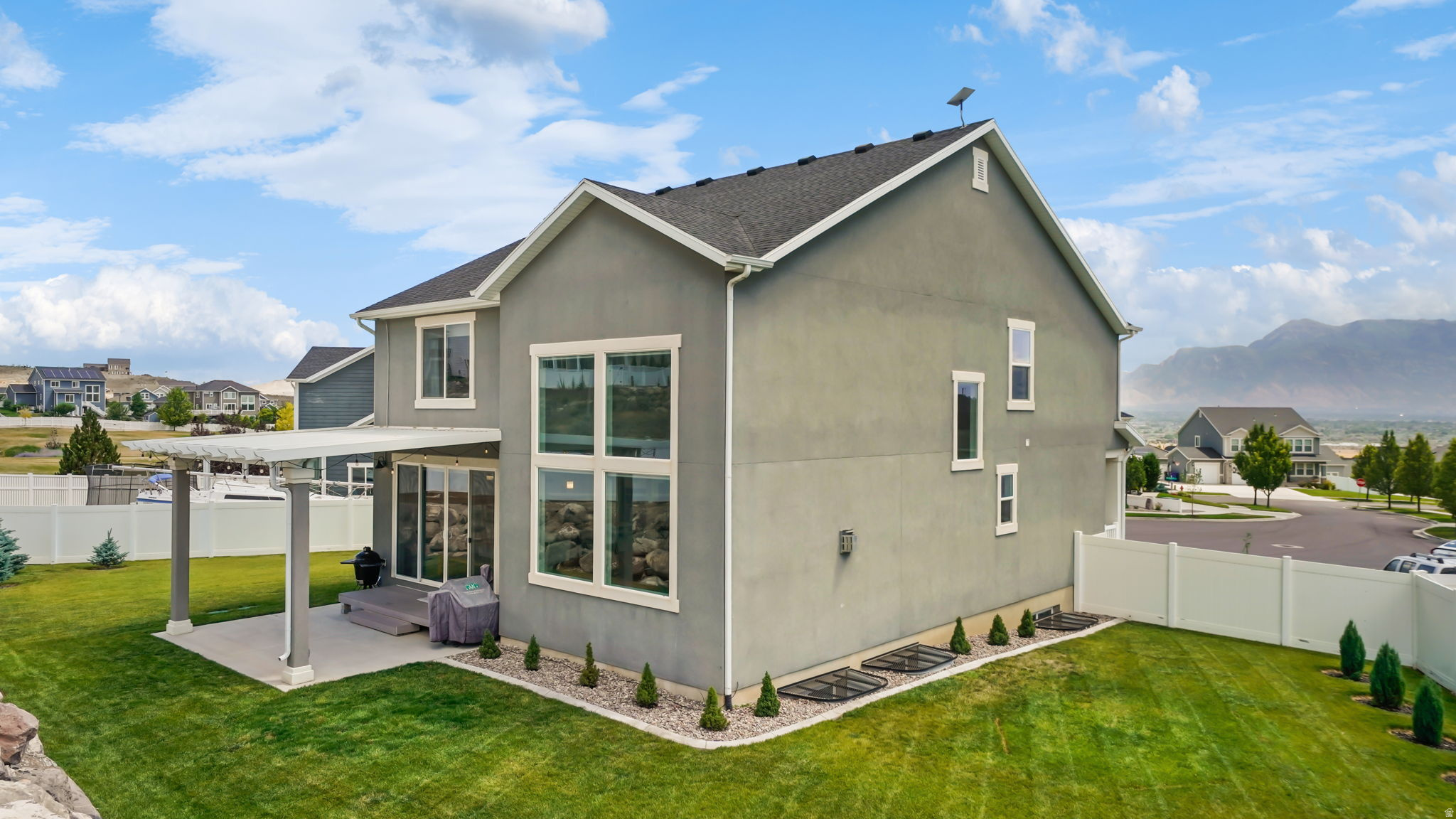 1224 W PEAK PL
