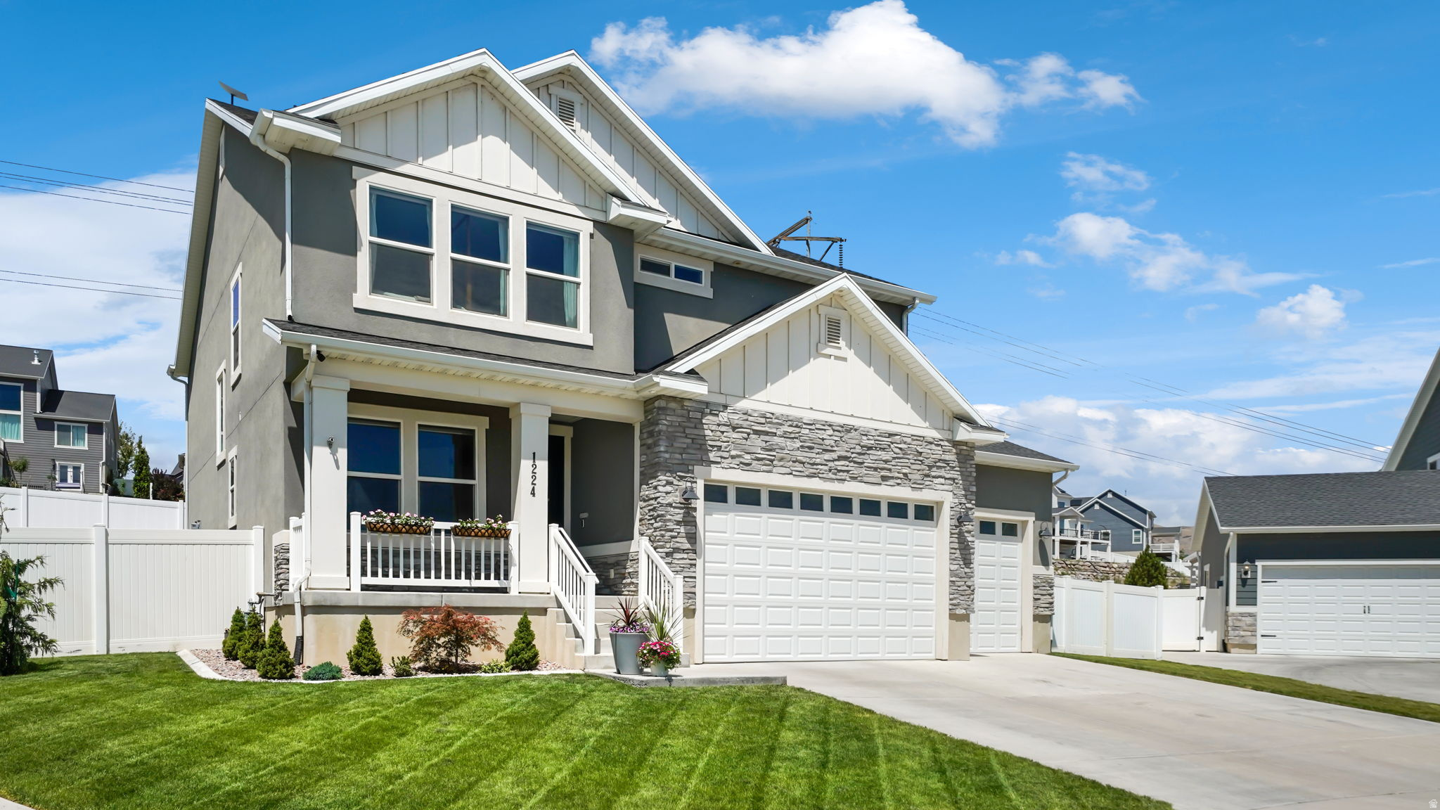 1224 W PEAK PL