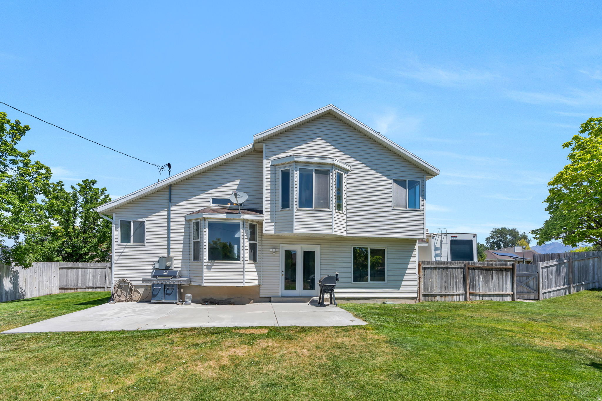 1225 W MATTHEWS WAY