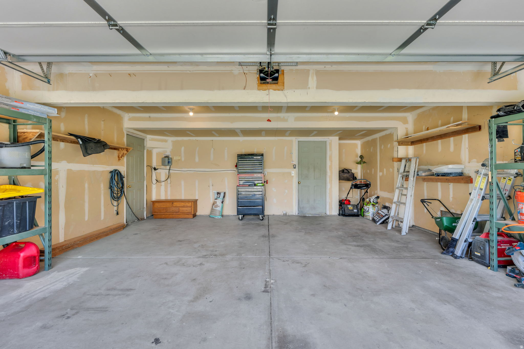 1225 W MATTHEWS WAY