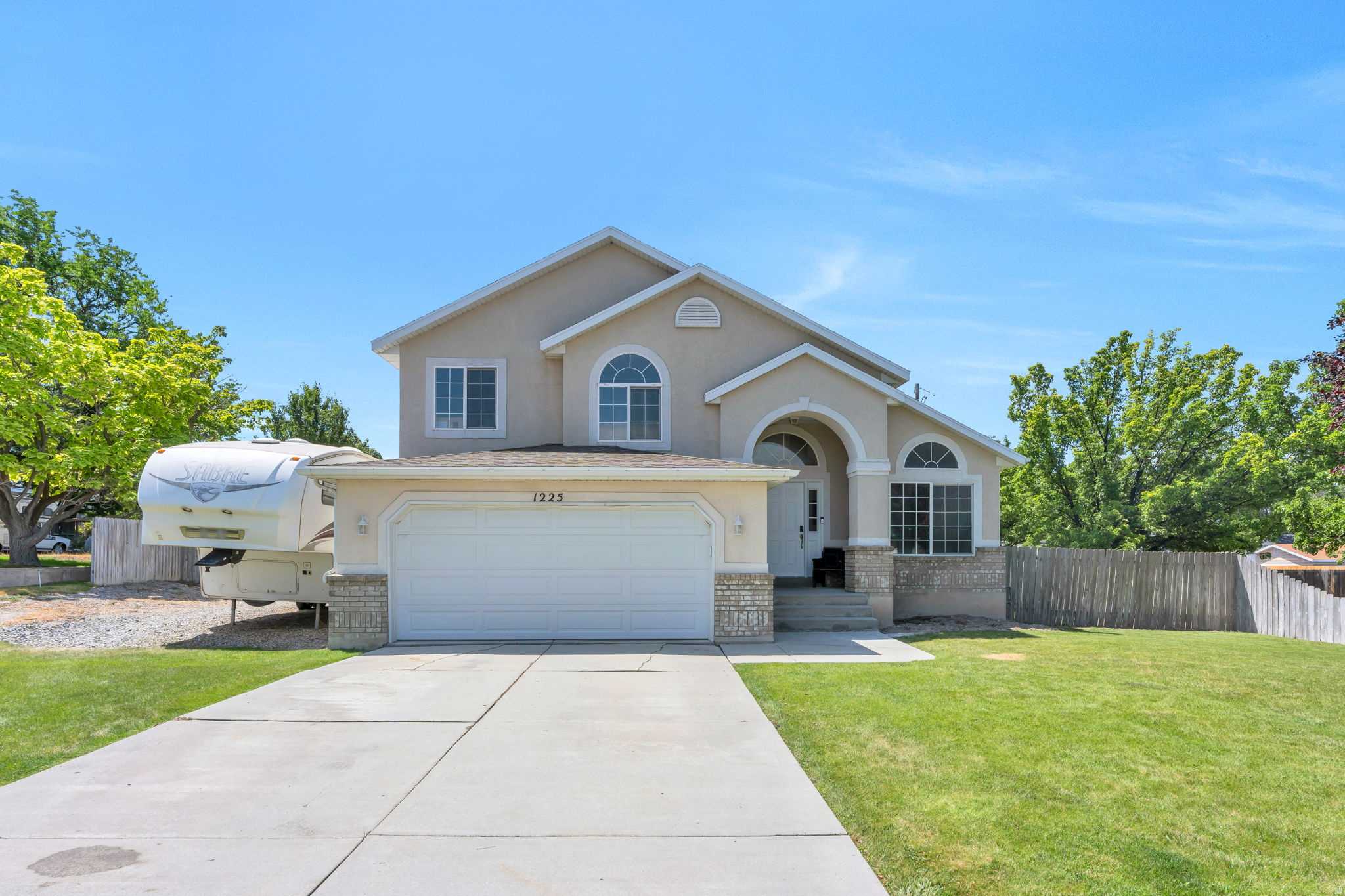 1225 W MATTHEWS WAY