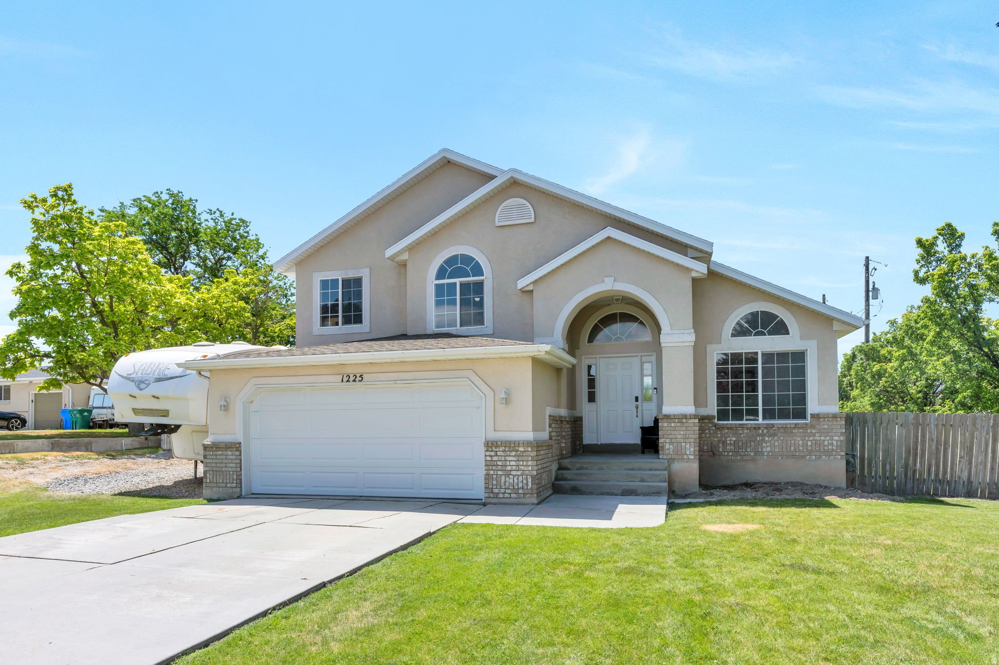 1225 W MATTHEWS WAY