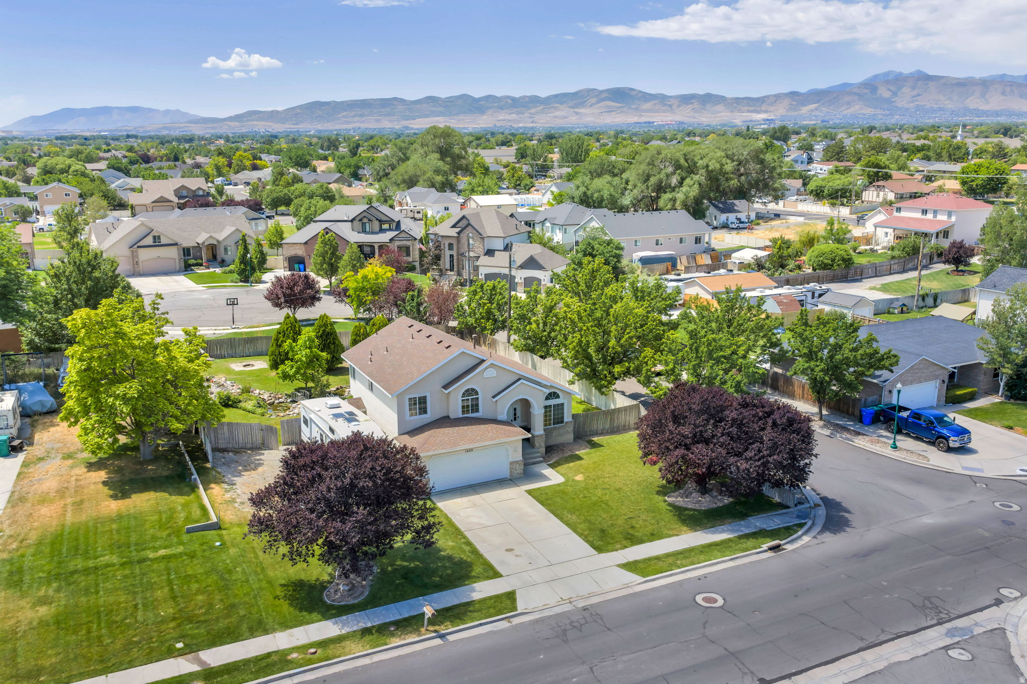1225 W MATTHEWS WAY