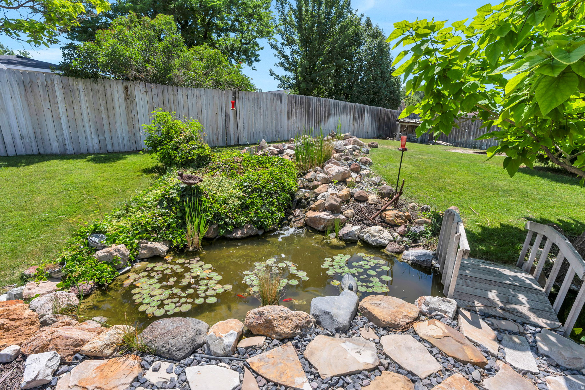 1225 W MATTHEWS WAY