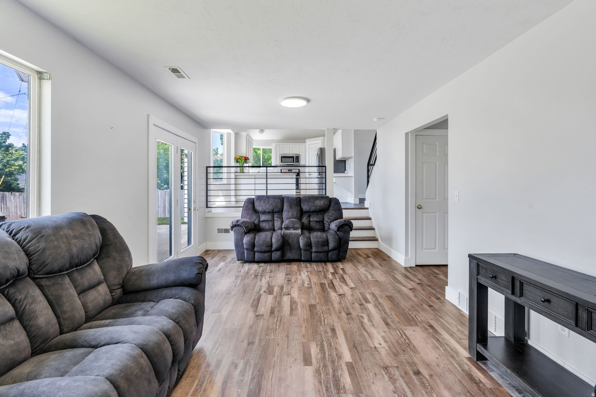 1225 W MATTHEWS WAY